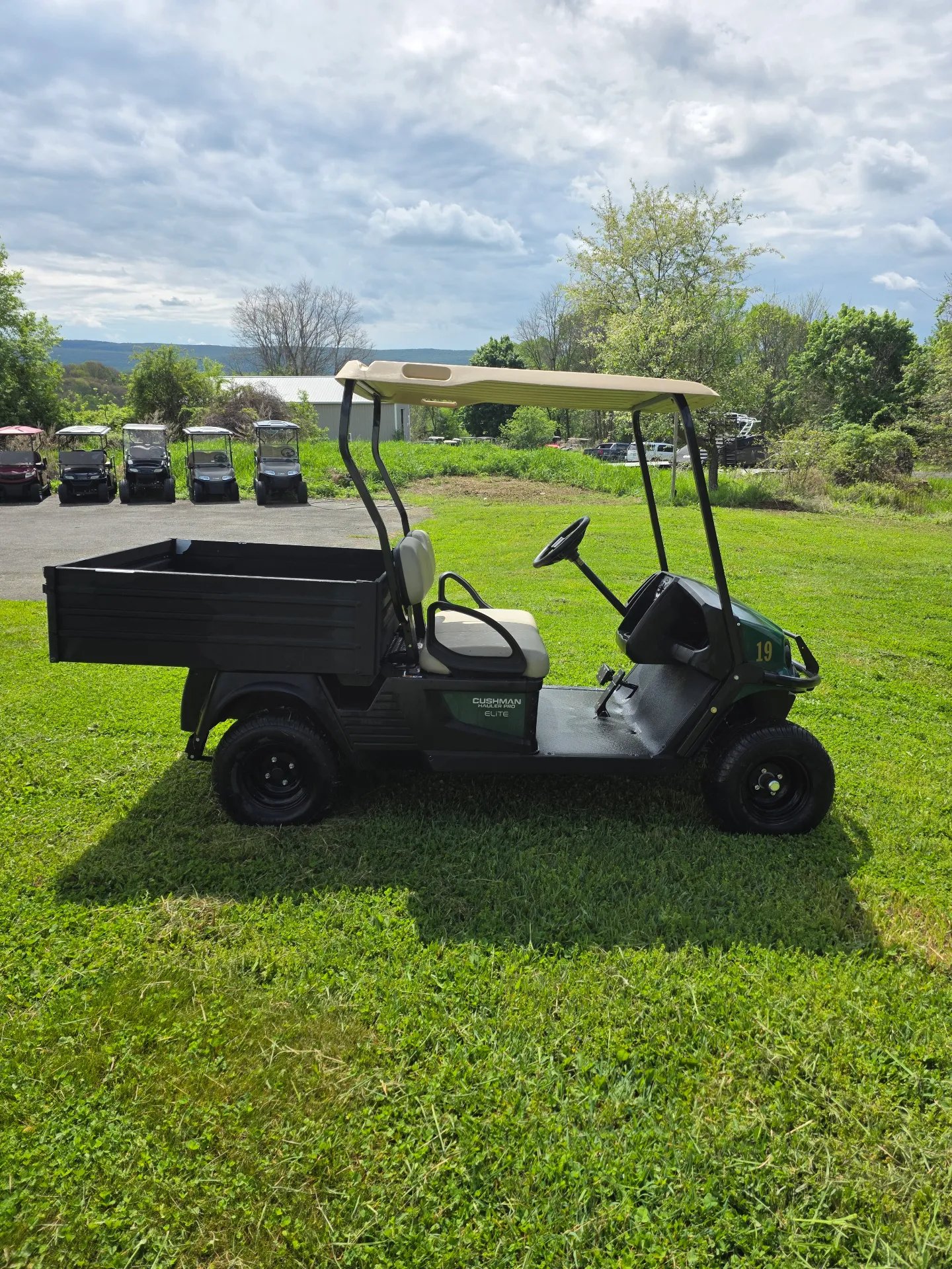 2023 Cushman Hauler photo 4
