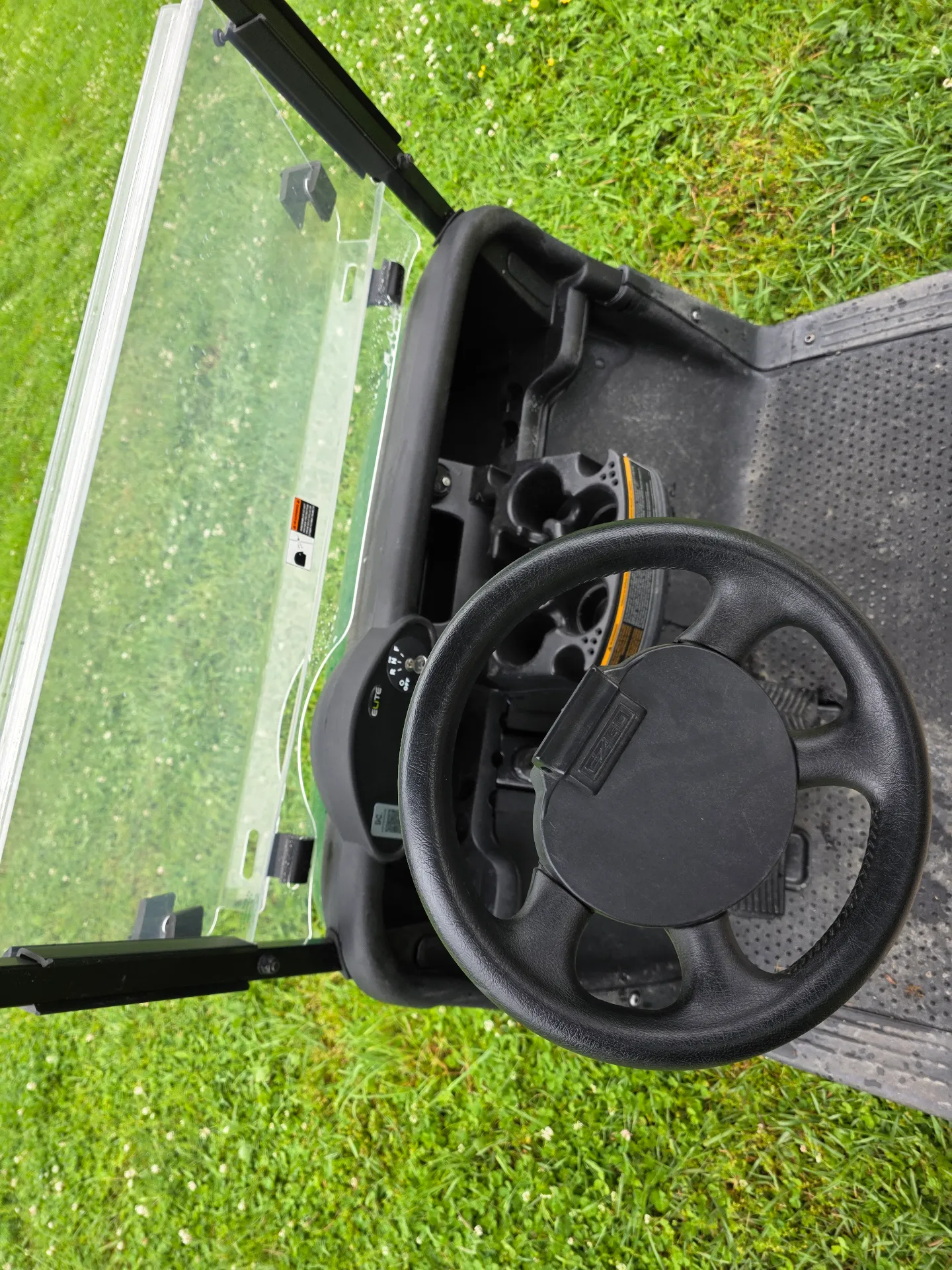 2021 EZGO RXV photo 8