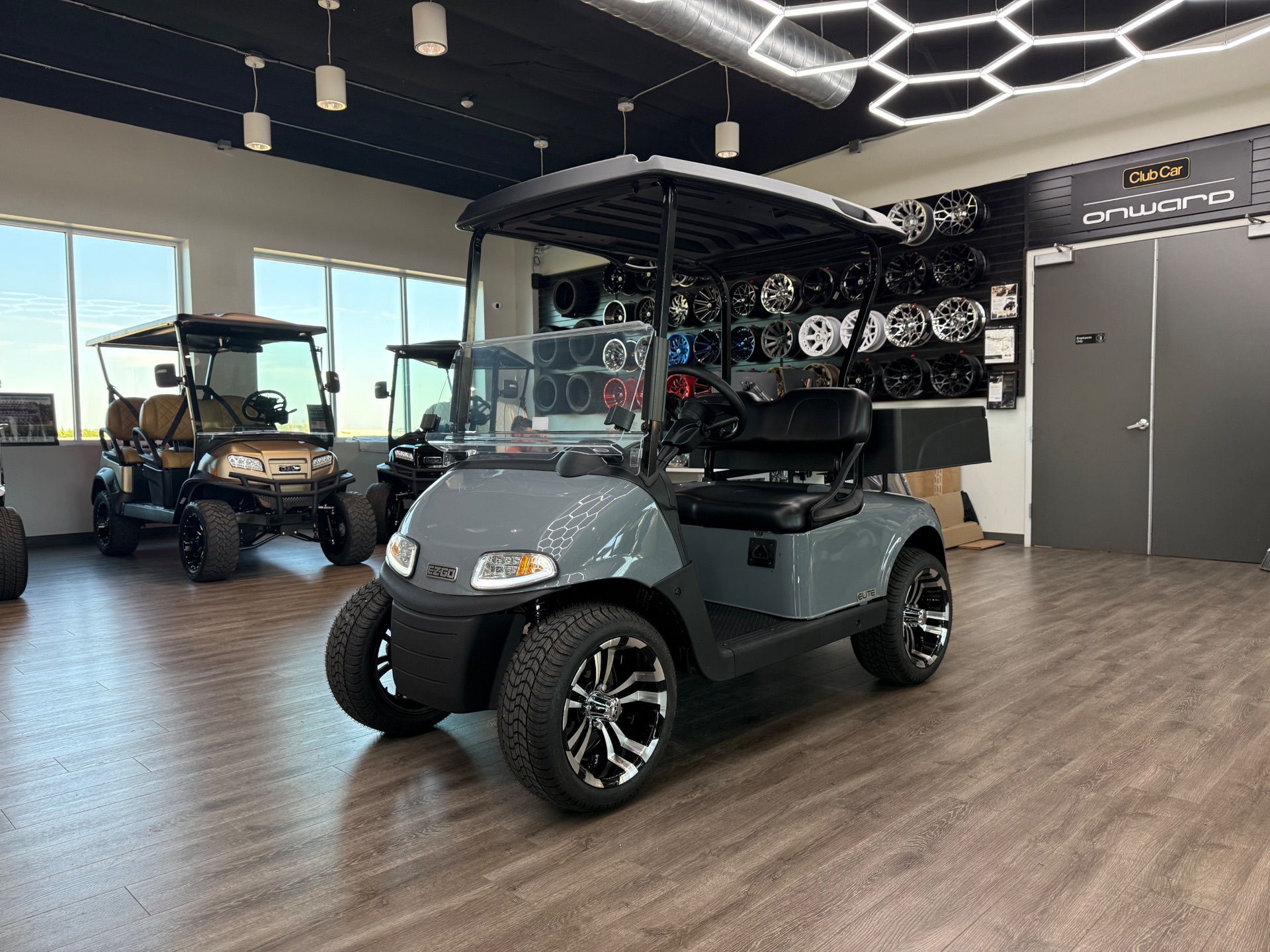 2021 EZGO RXV photo 3