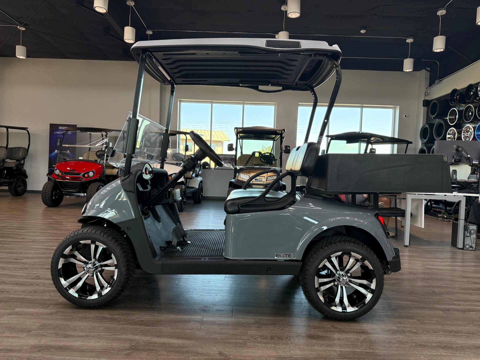 2021 EZGO RXV photo 4