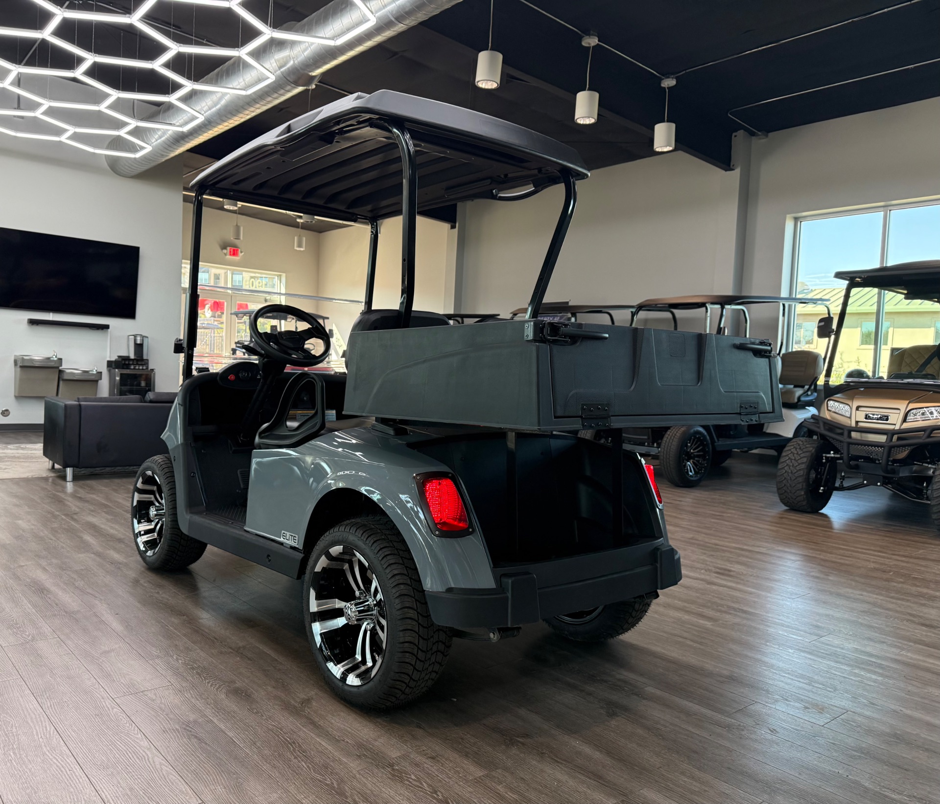 2021 EZGO RXV photo 5