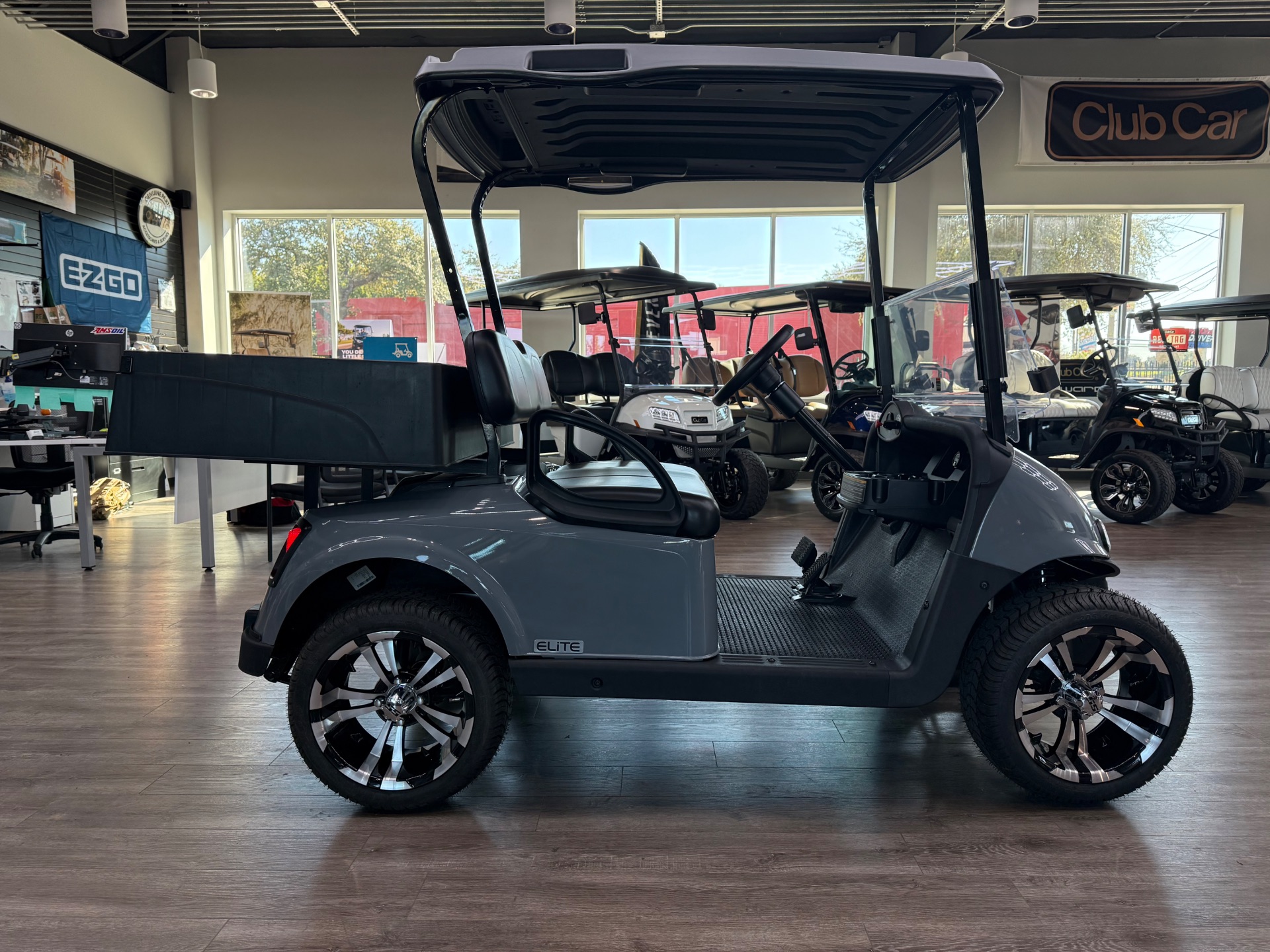 2021 EZGO RXV photo 8