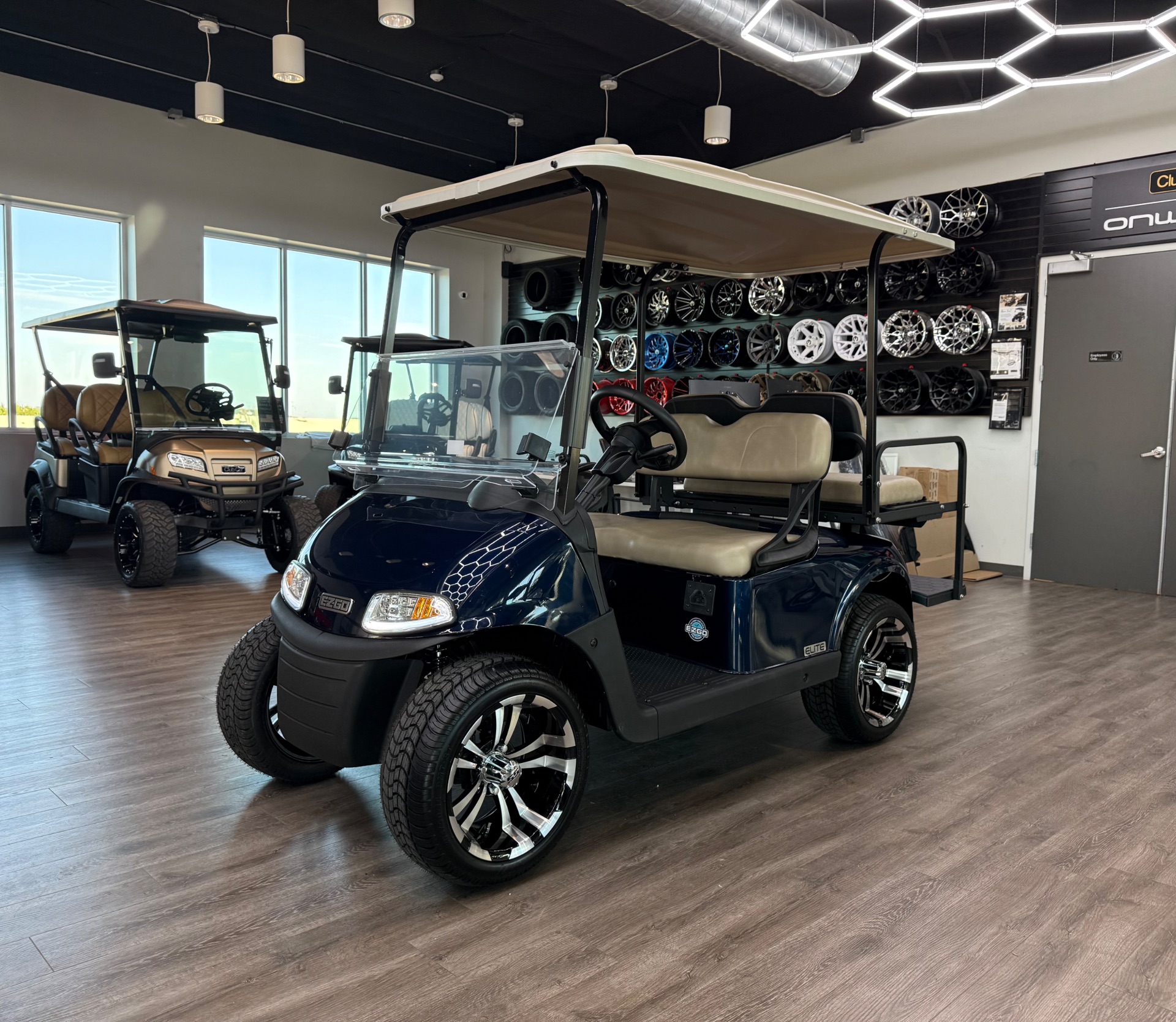 2021 EZGO RXV photo 3