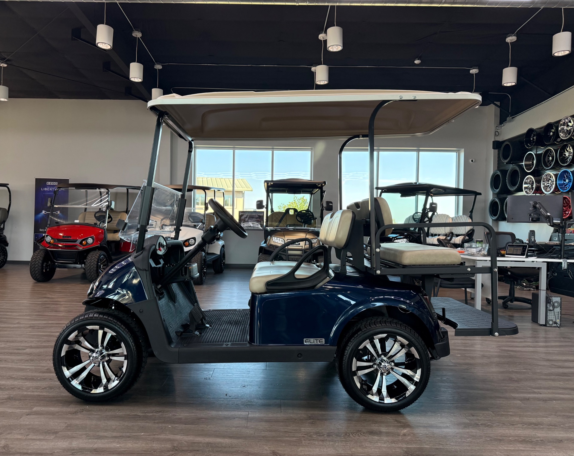 2021 EZGO RXV photo 4