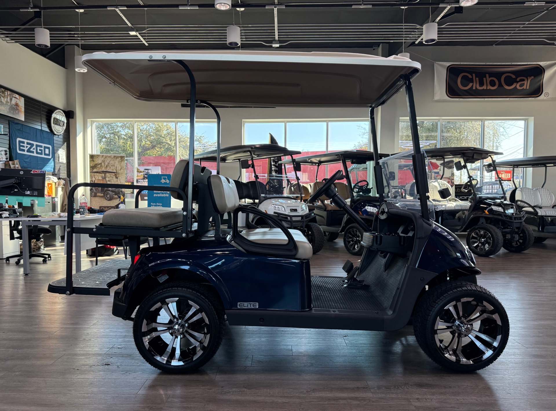 2021 EZGO RXV photo 8