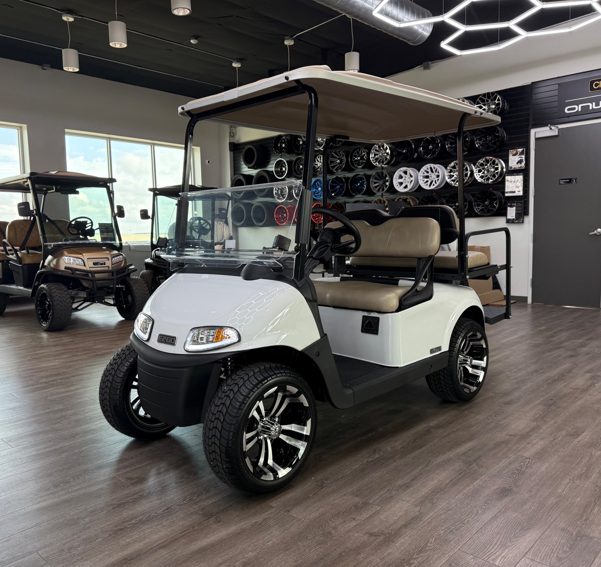 2021 EZGO RXV photo 3