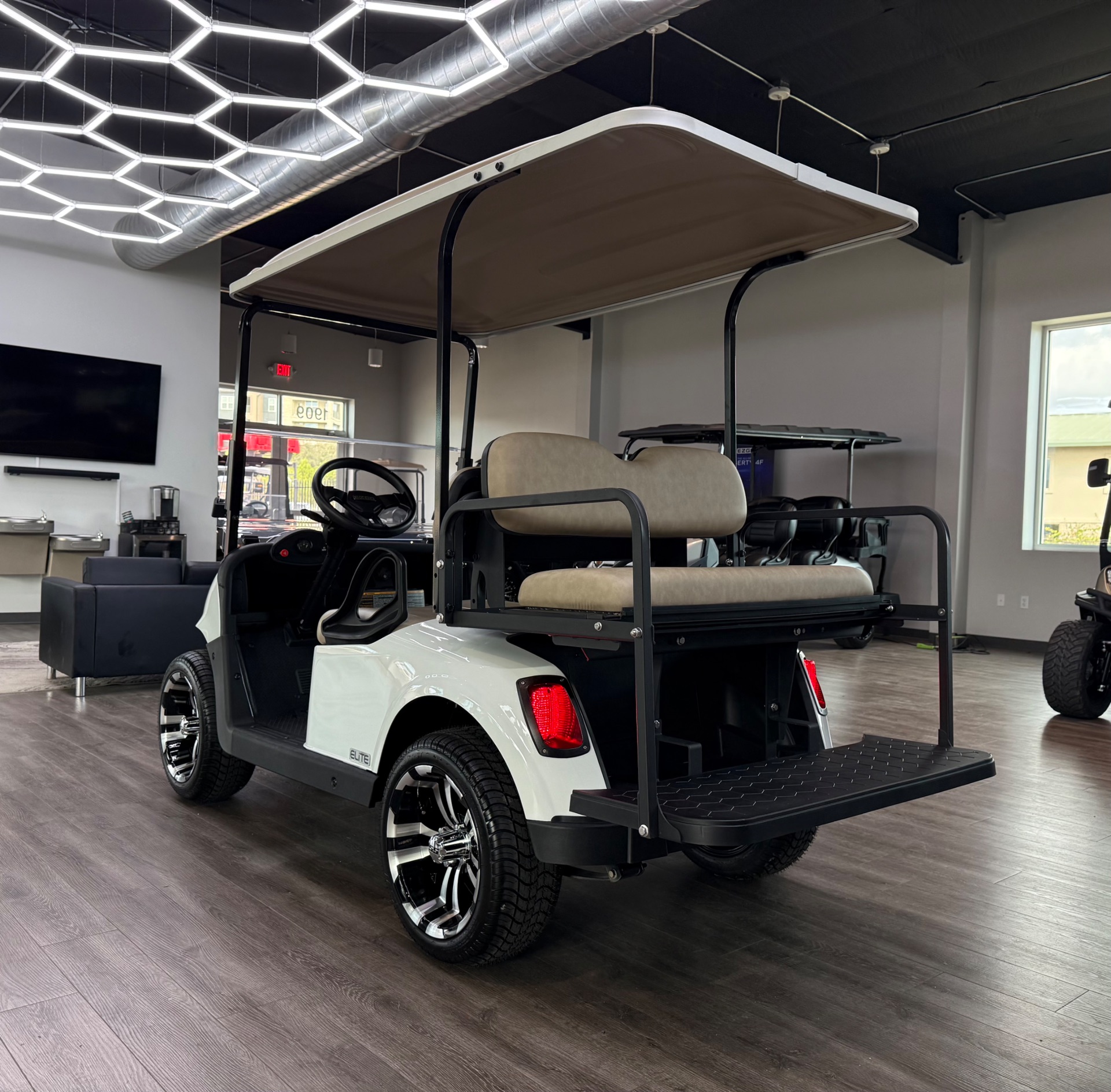 2021 EZGO RXV photo 5