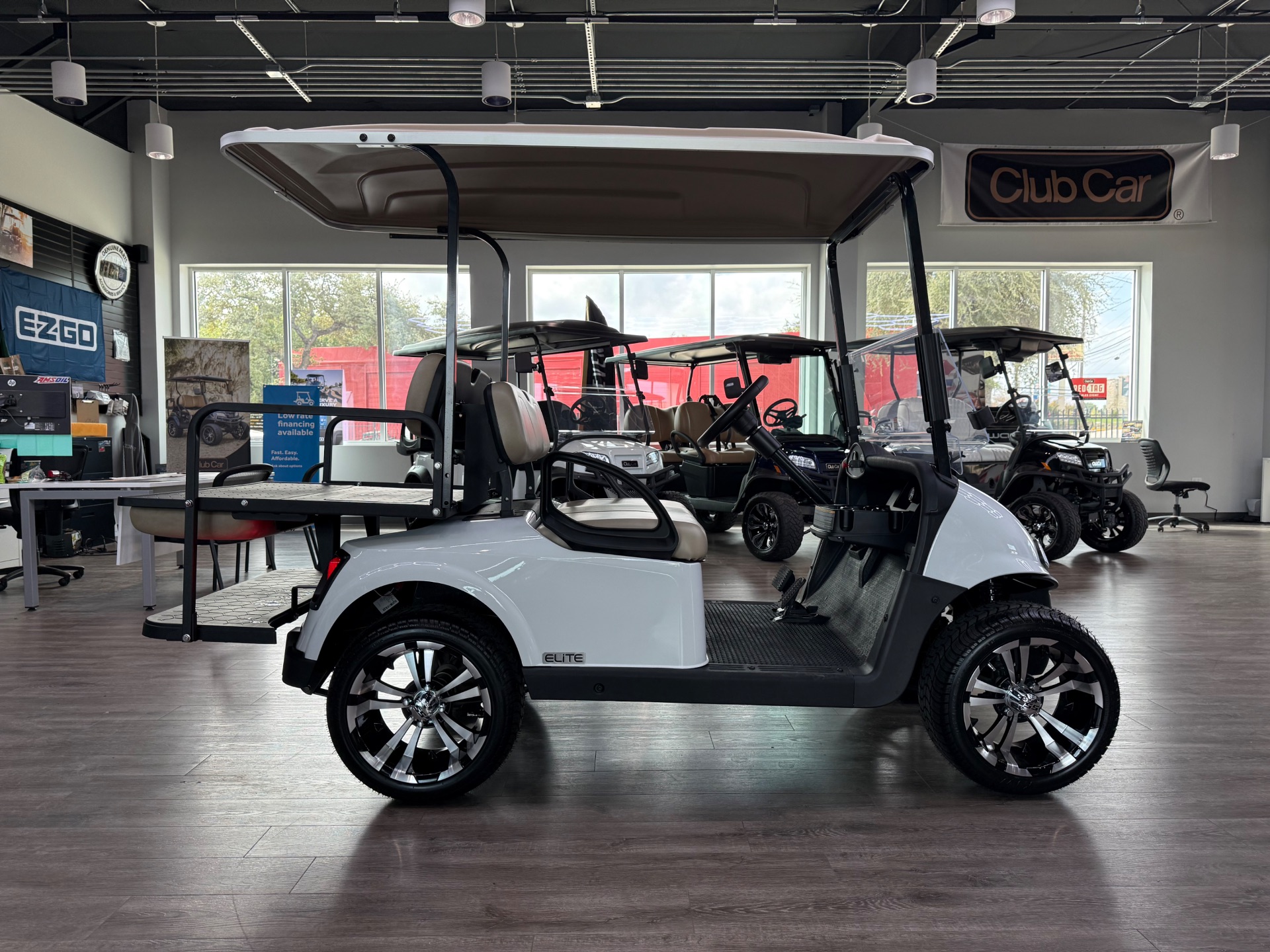 2021 EZGO RXV photo 8