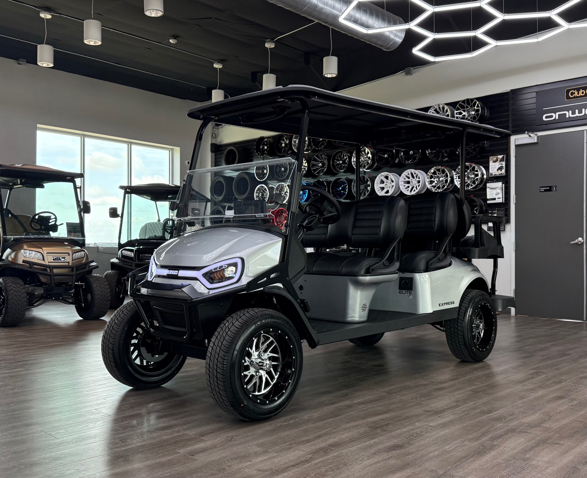 2027 EZGO Express photo 3