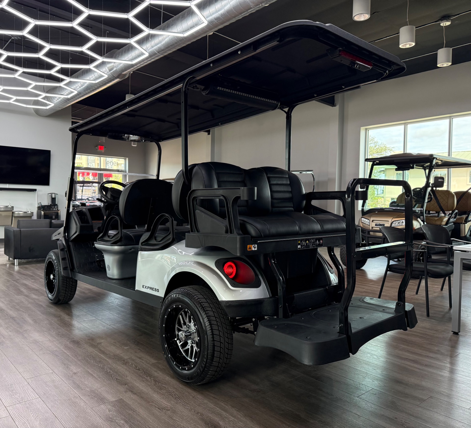 2027 EZGO Express photo 5