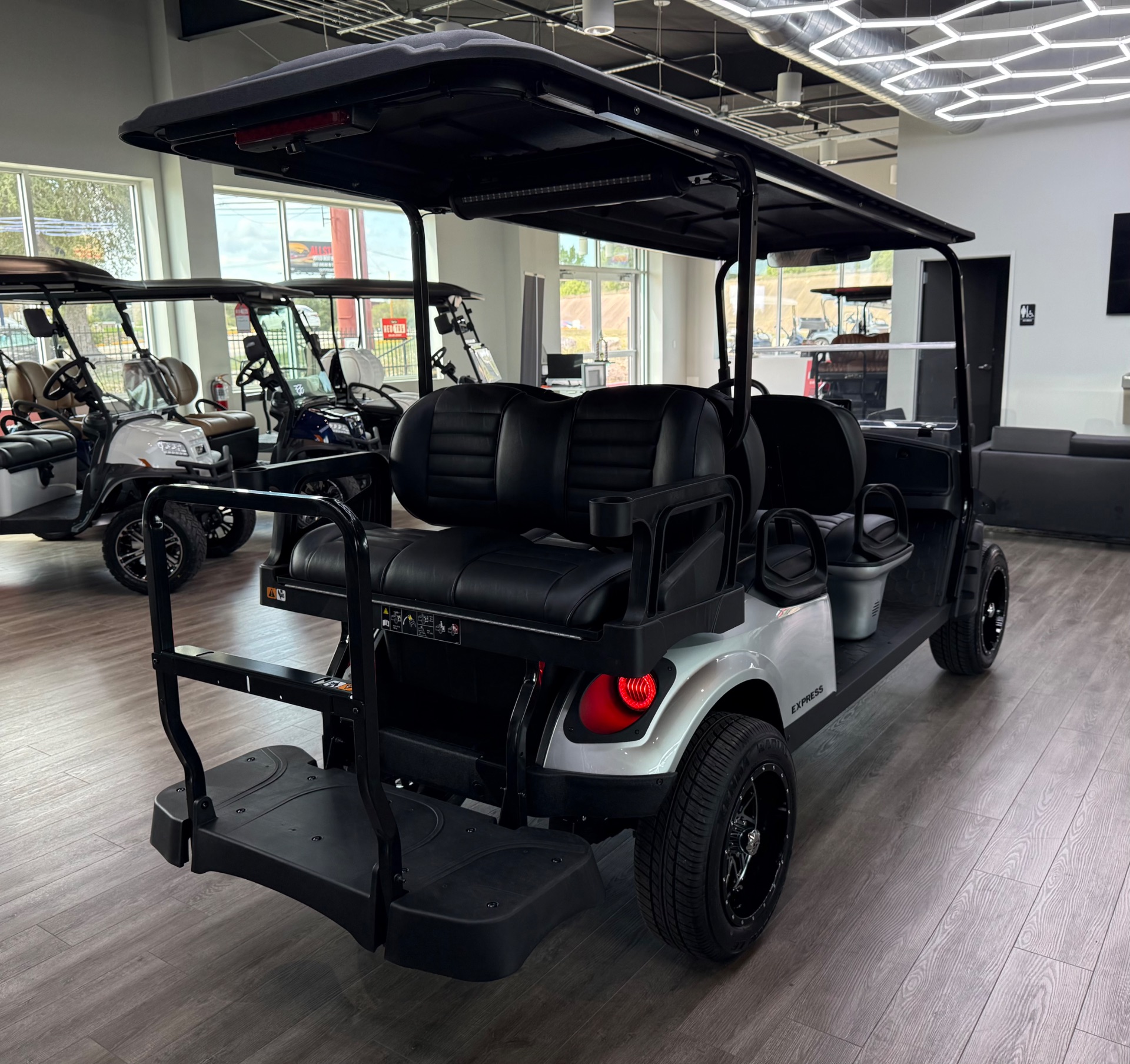 2027 EZGO Express photo 7
