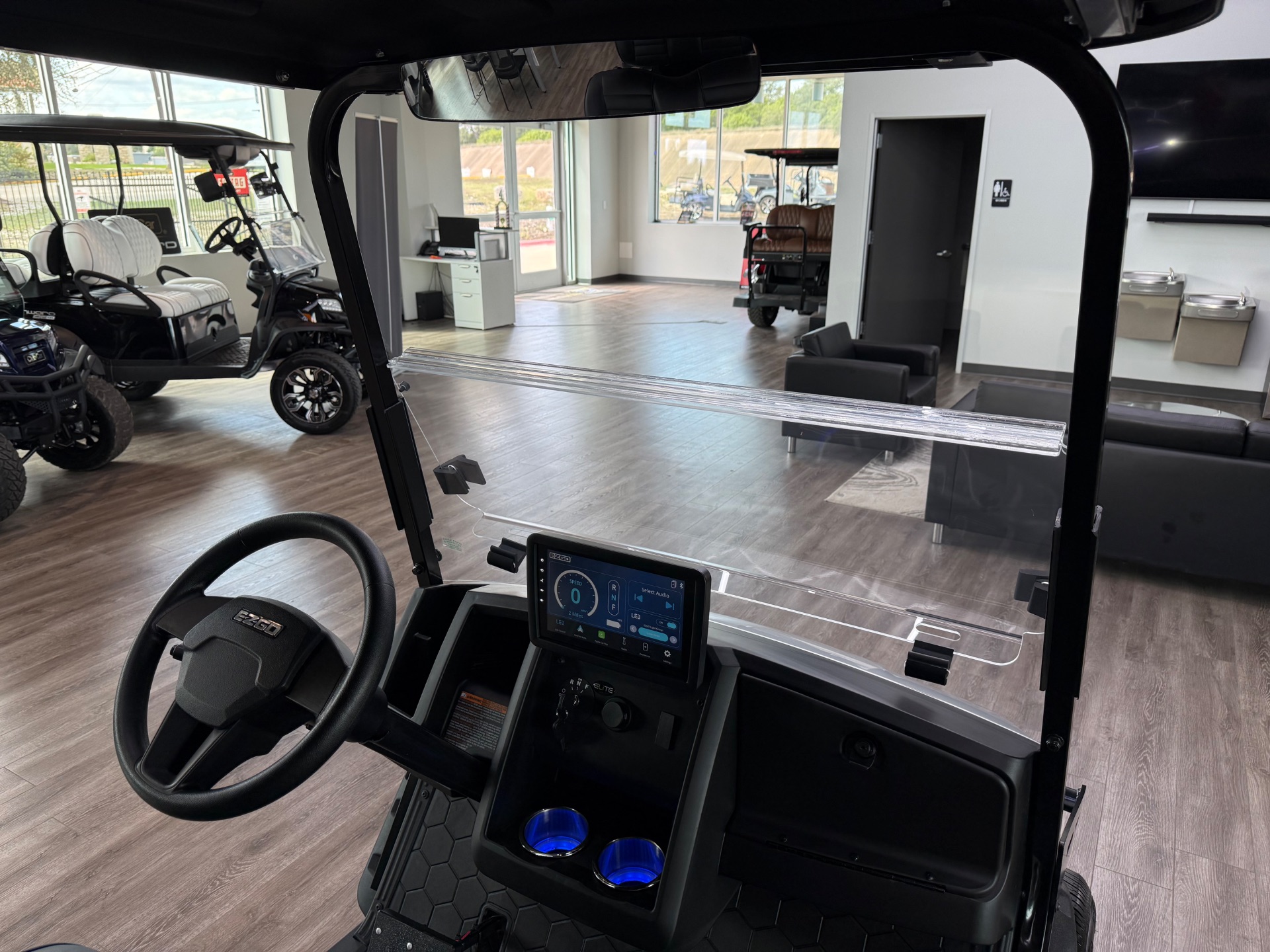 2027 EZGO Express photo 9