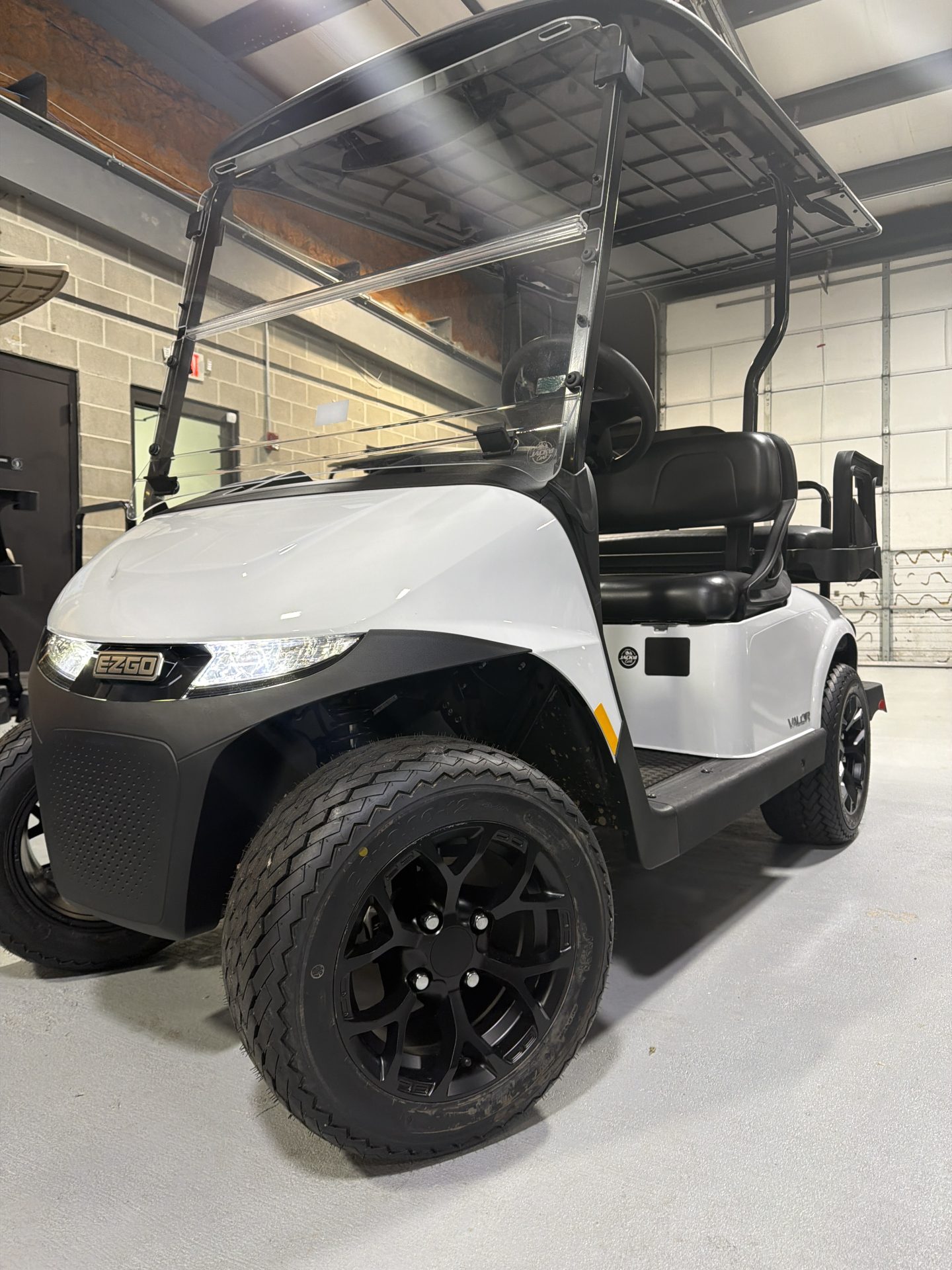 2027 E-Z-GO RXV Valor 4 S+ Kawasaki Gas