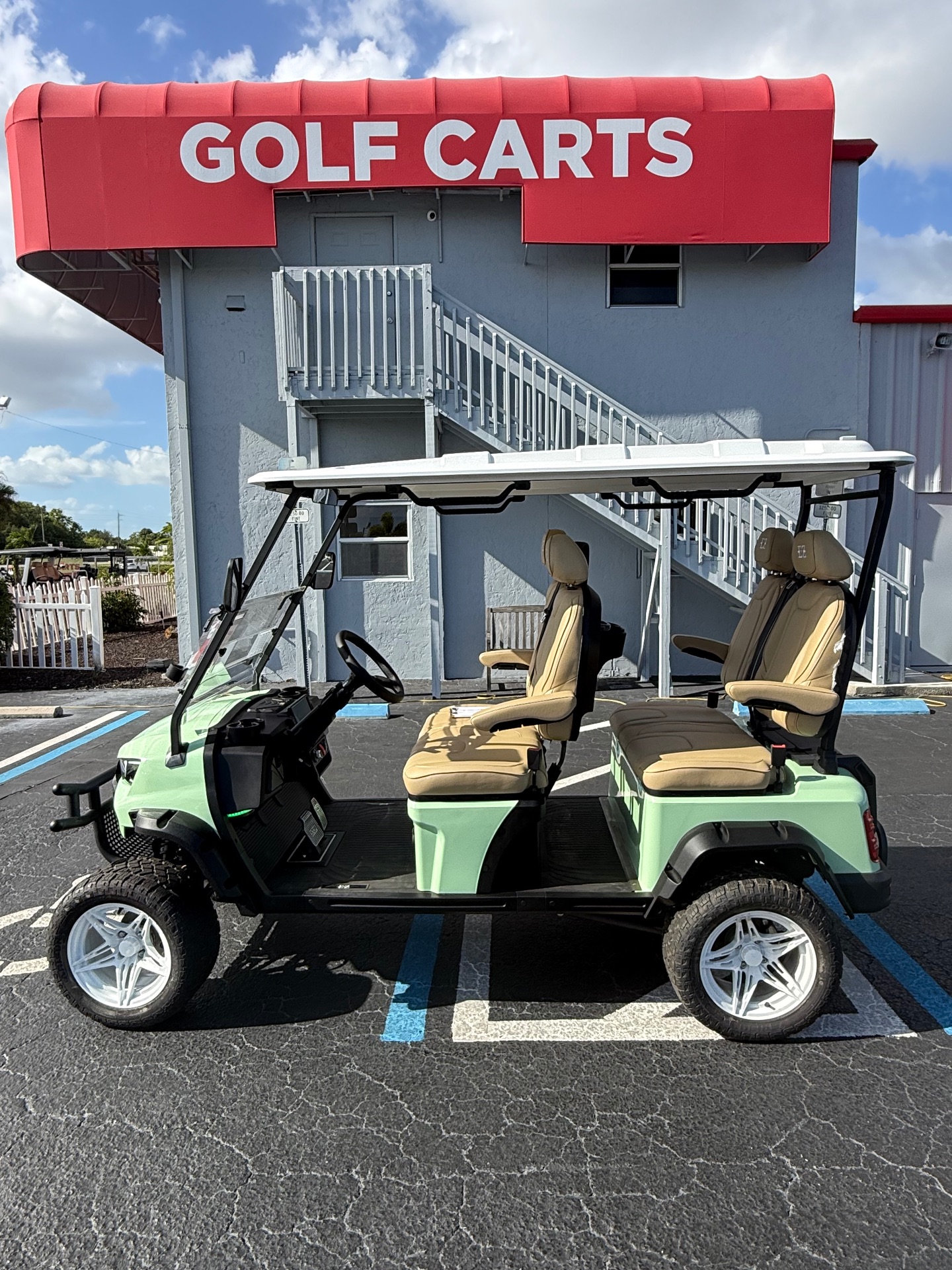 EZ KRUISER RAPTOR B-4F | Matts Custom Golf Carts