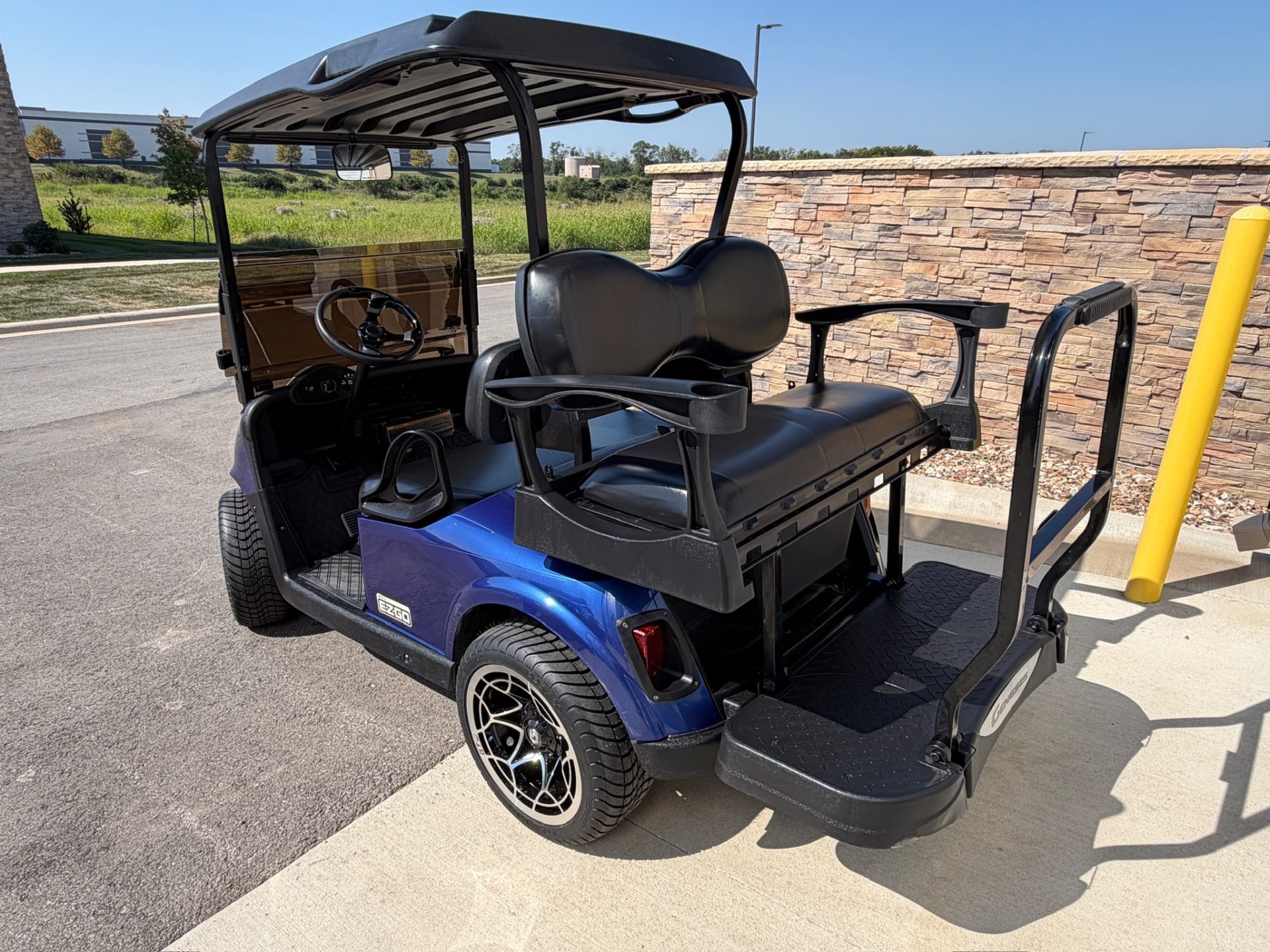 2017 EZGO RXV photo 6
