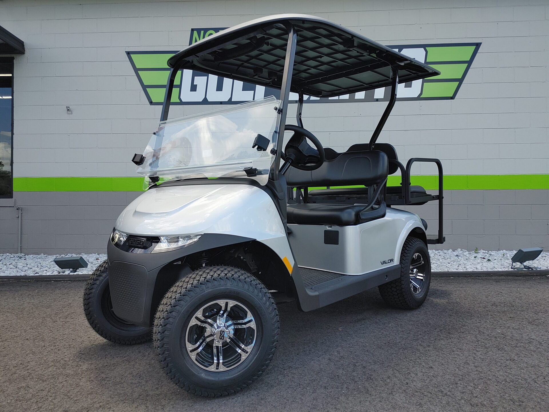 2027 EZ-GO Valor GAS KAWASAKI – PLATINUM