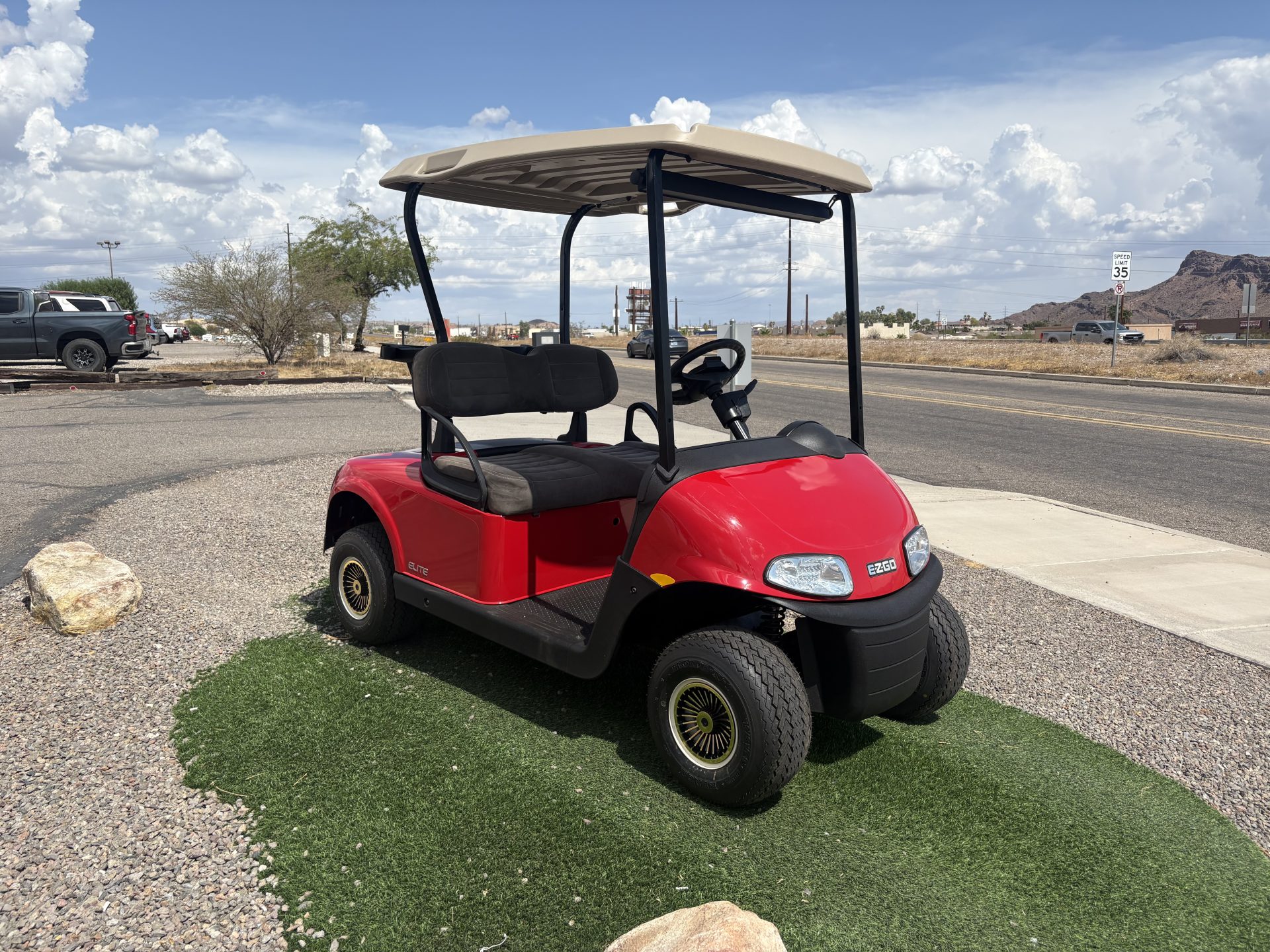 2022 EZGO RXV photo 2
