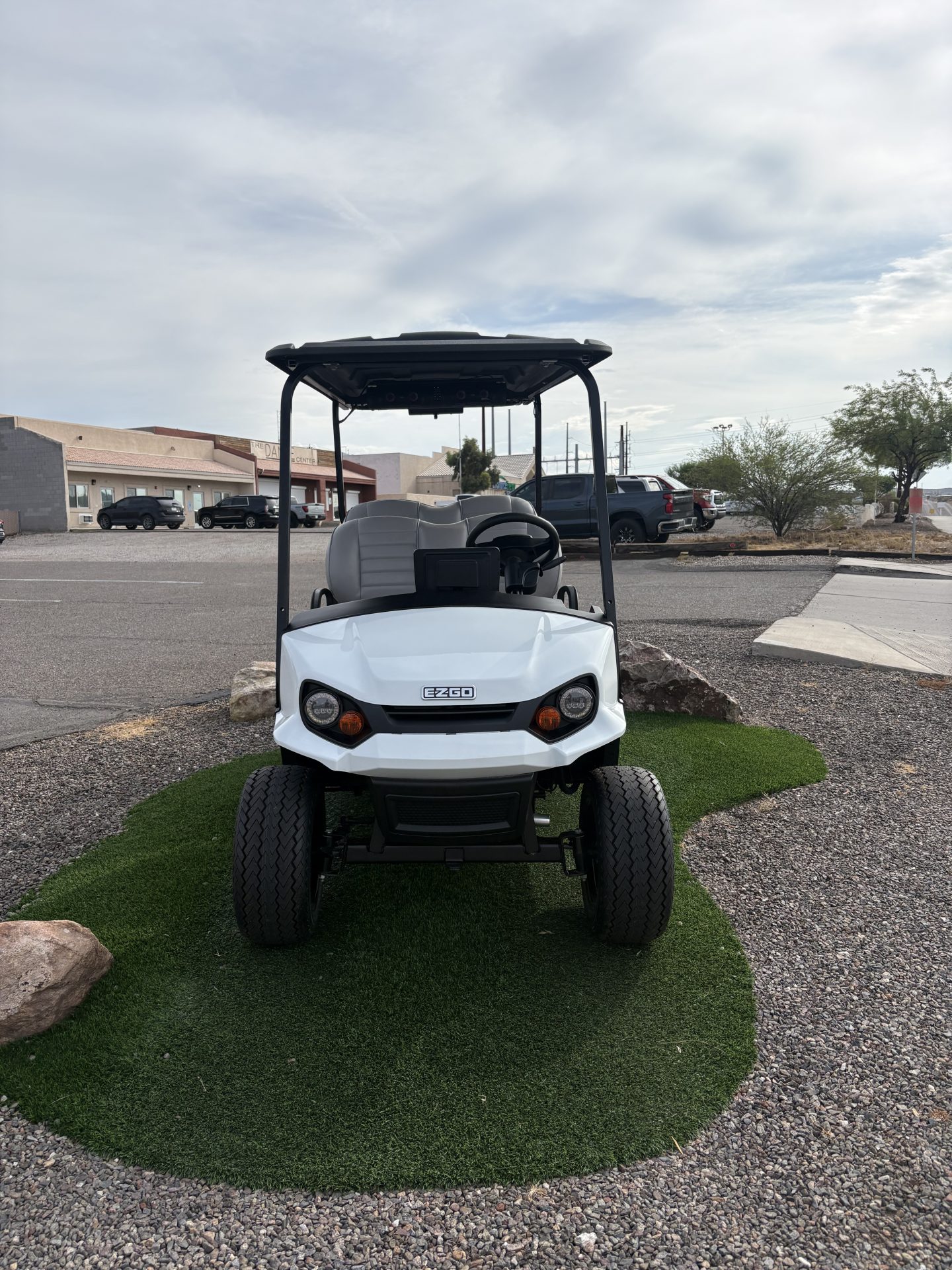 2027 EZGO Express photo 3
