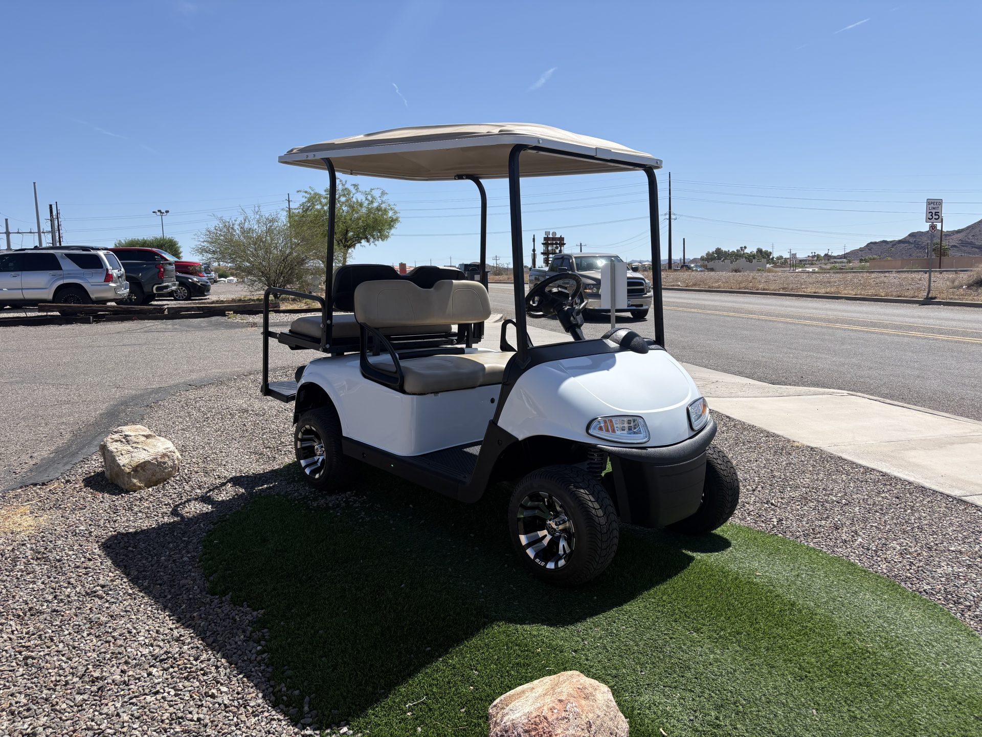 2022 EZGO RXV photo 2