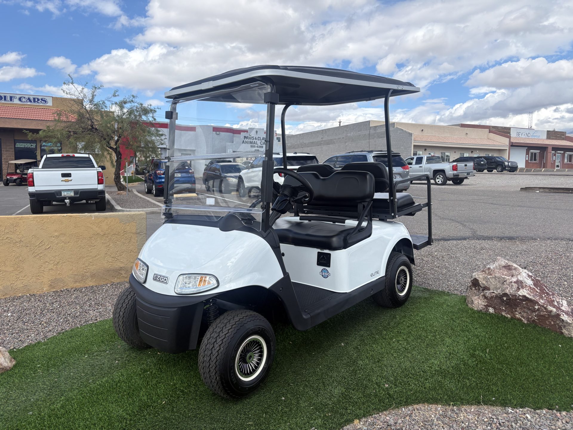 2021 EZGO RXV