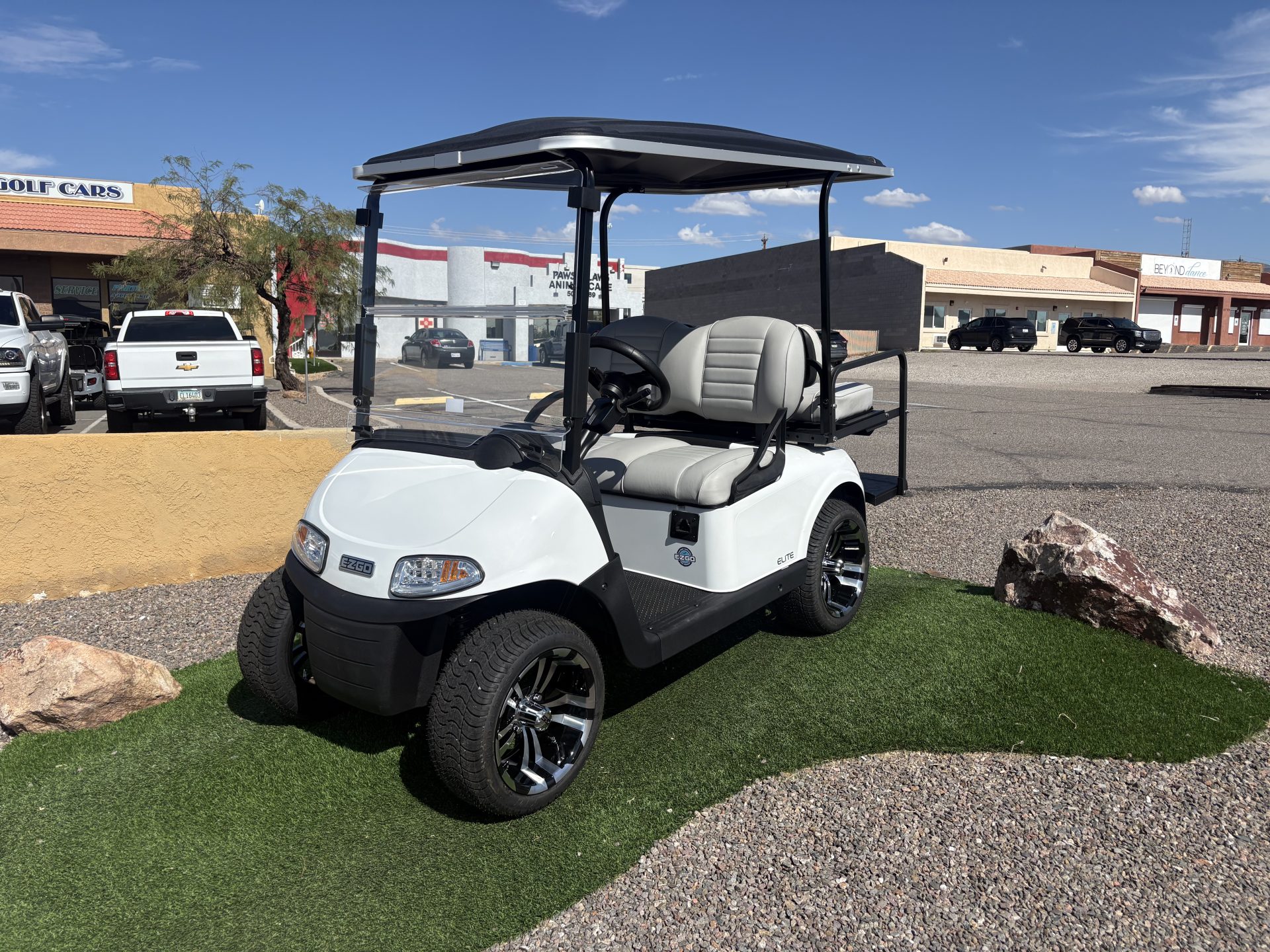 2021 EZGO RXV