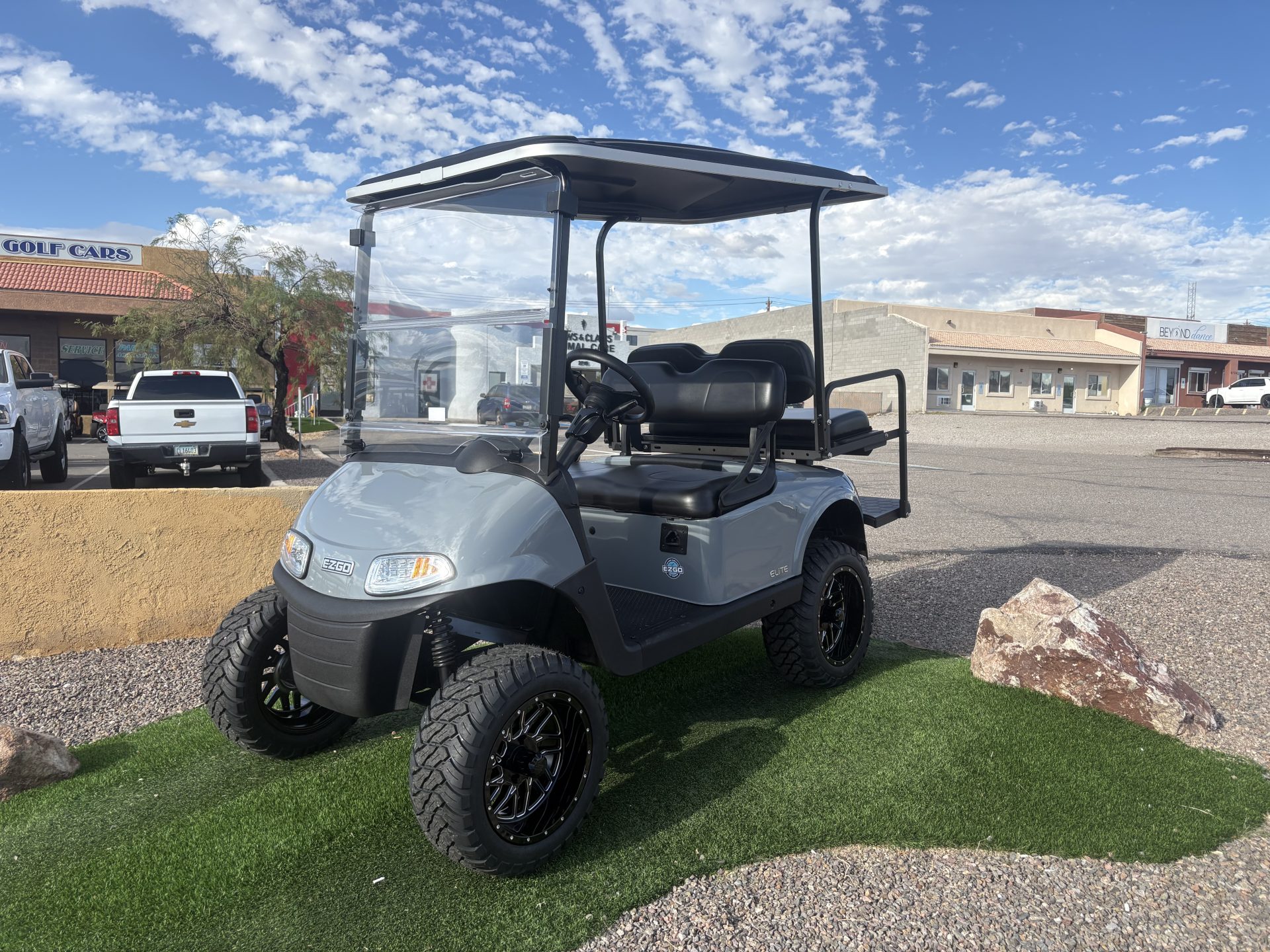 2021 EZGO RXV