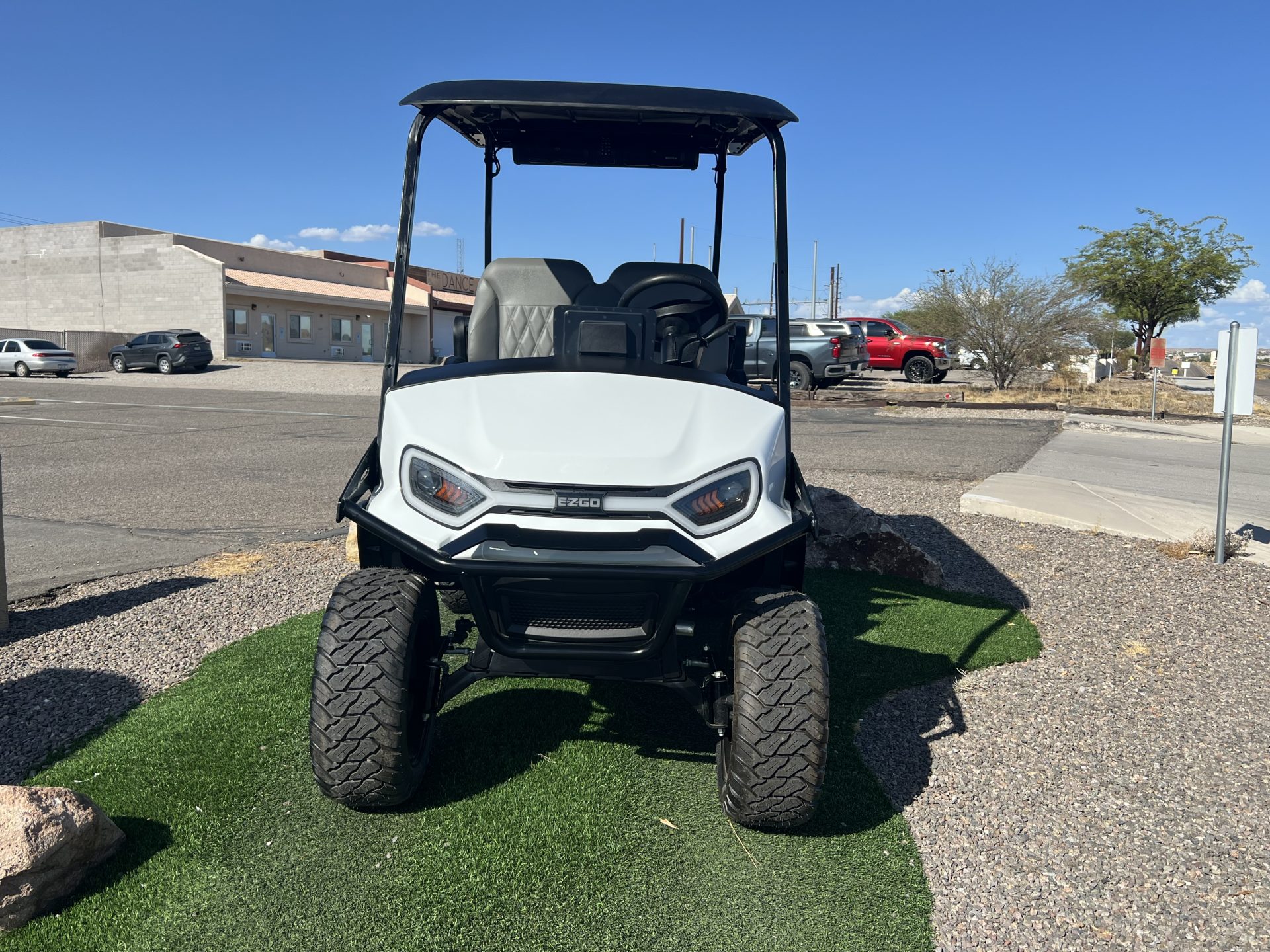 2026 EZGO Express photo 3