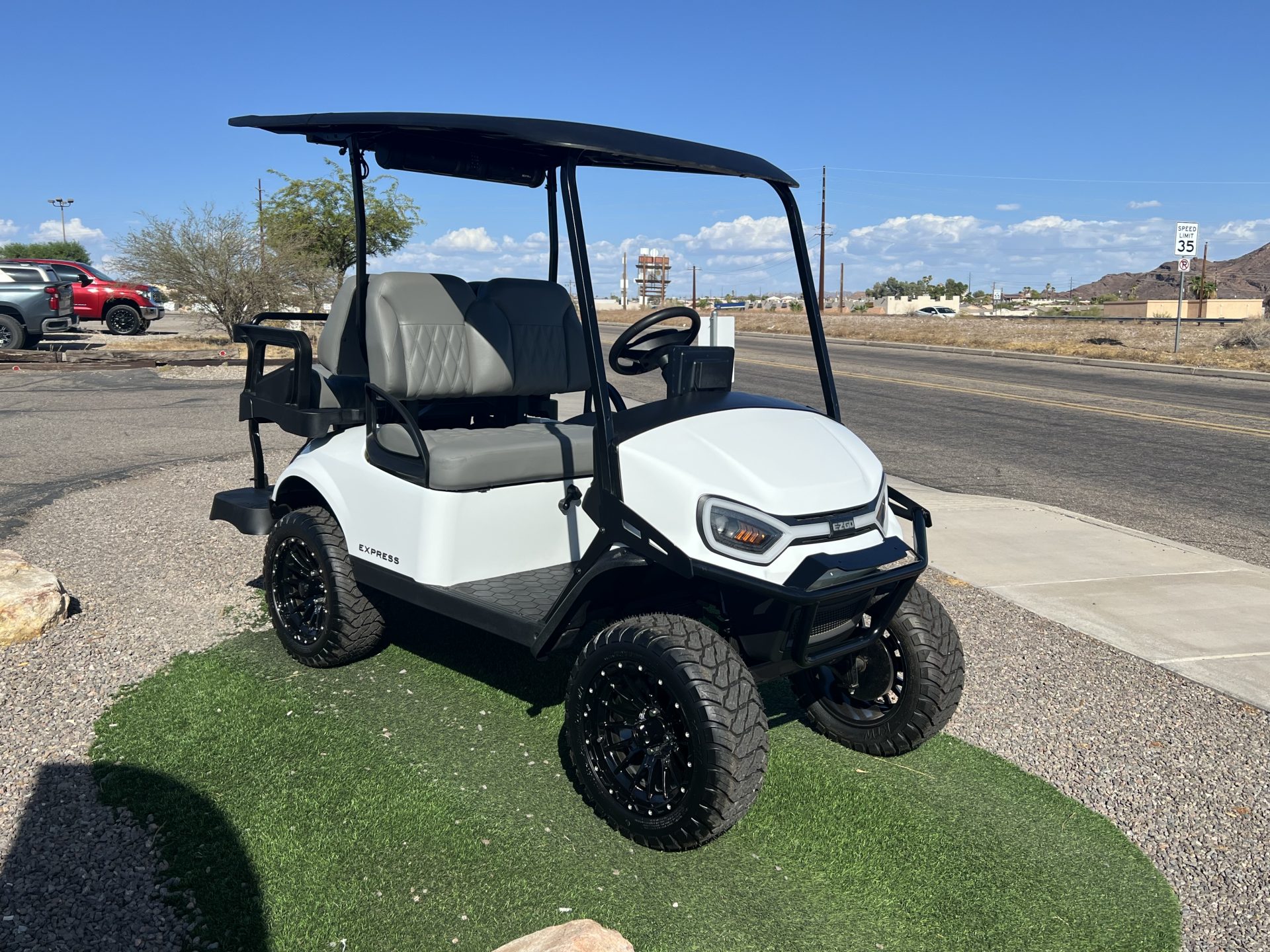 2026 EZGO Express photo 2
