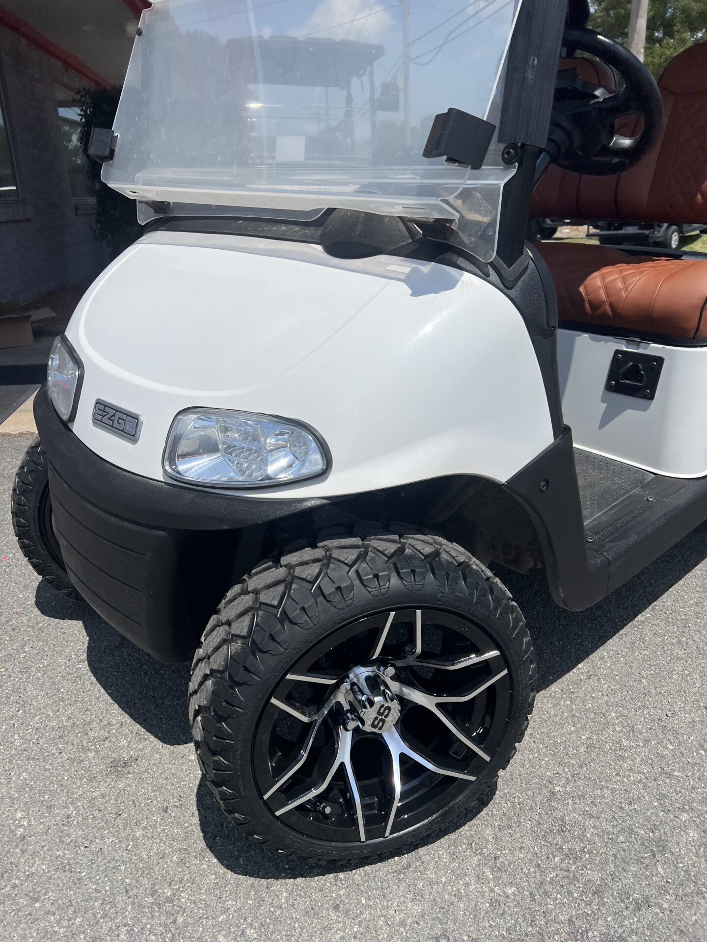 2021 EZGO RXV photo 3