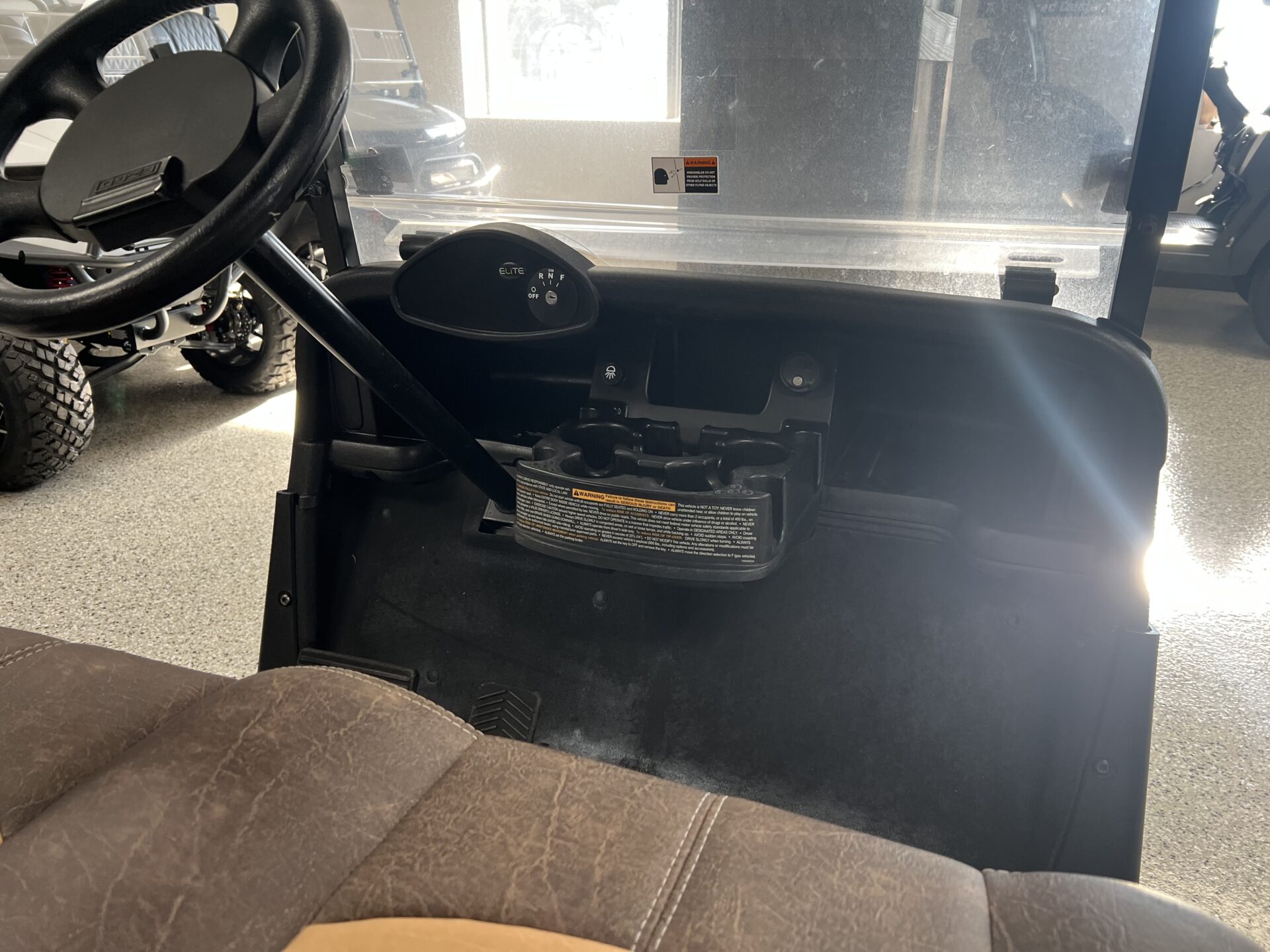 2021 EZGO RXV photo 4