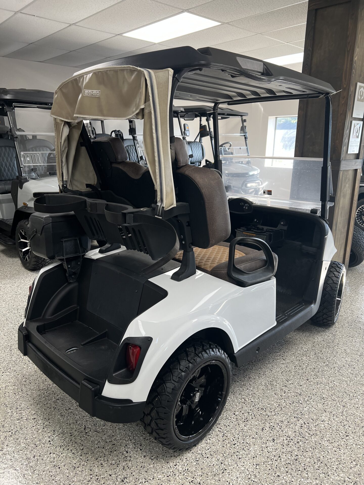 2021 EZGO RXV photo 5