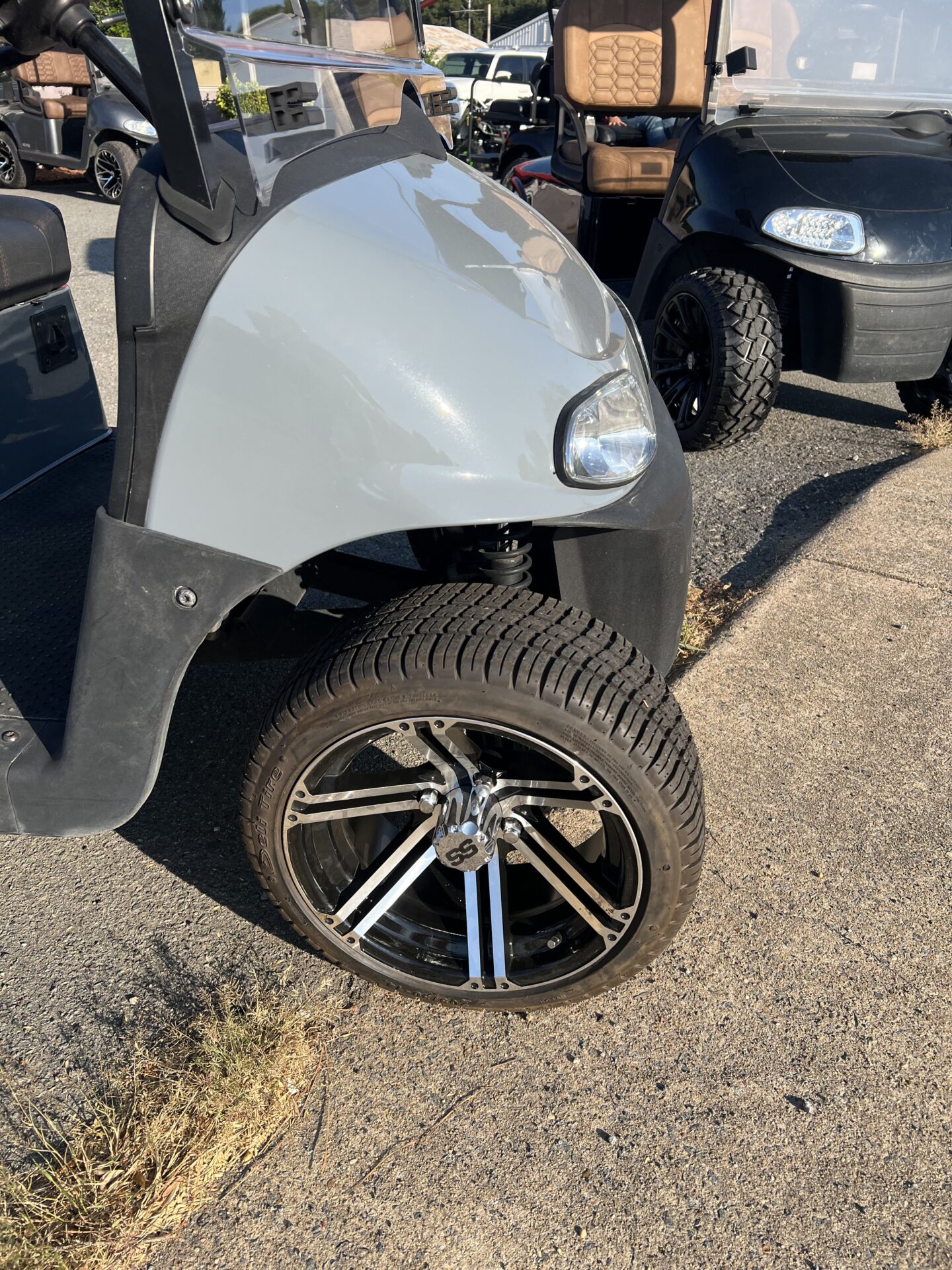 2021 EZGO RXV photo 3