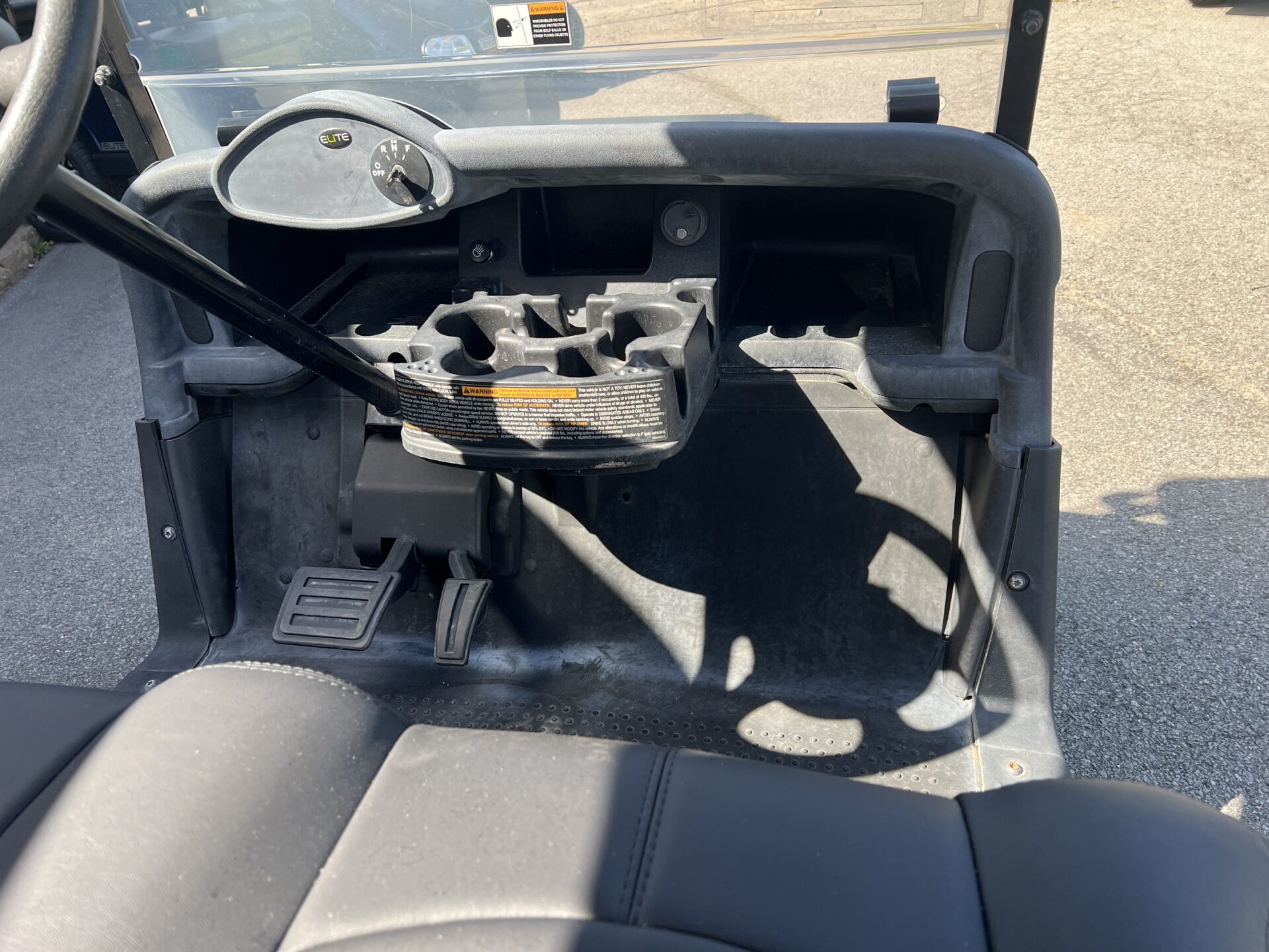 2023 EZGO RXV photo 3