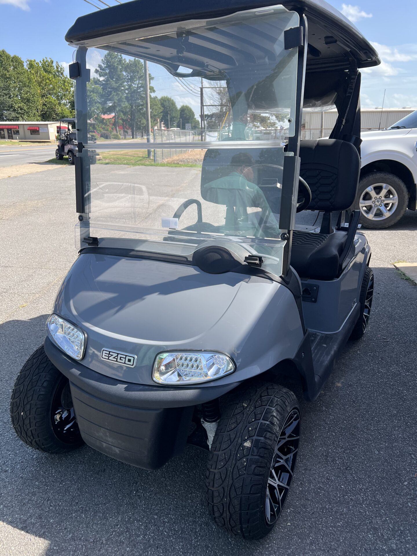 2023 EZGO RXV photo 4