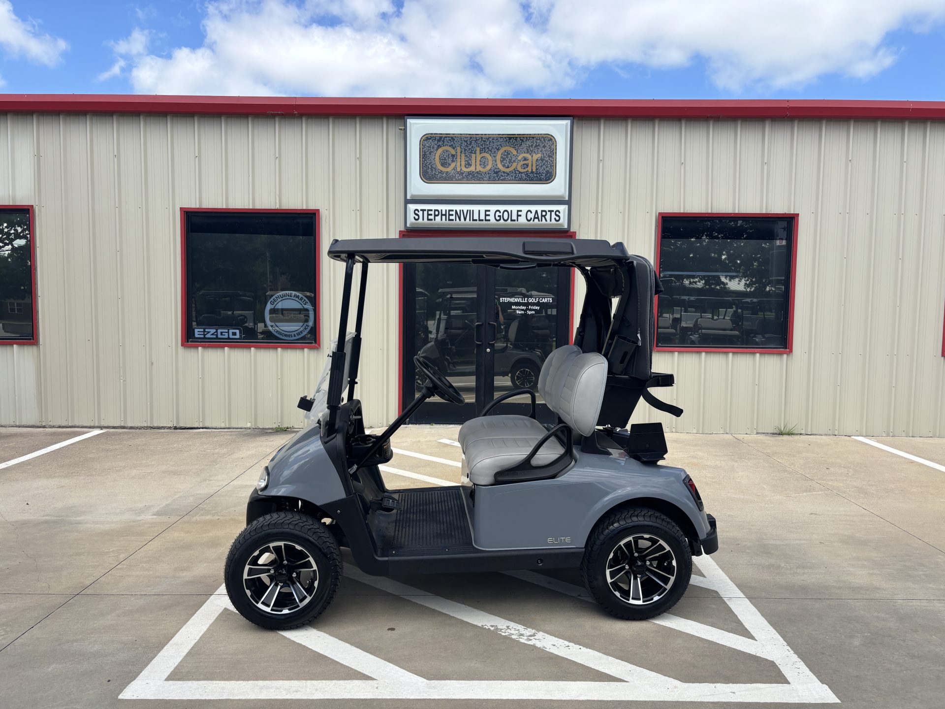 2023 E-Z-GO RXV