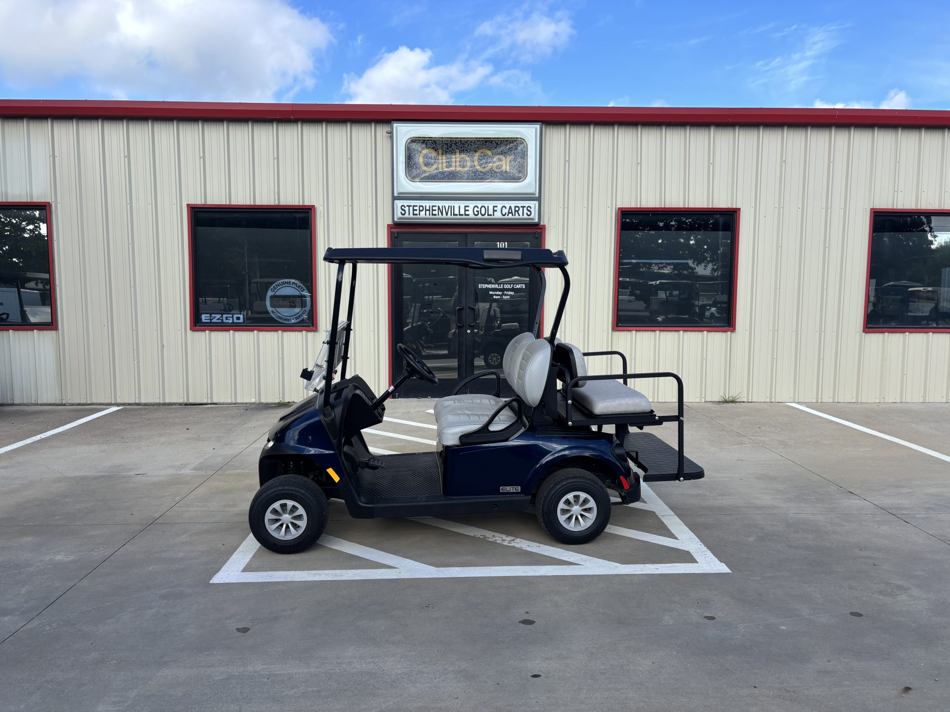 2025 E-Z-GO RXV