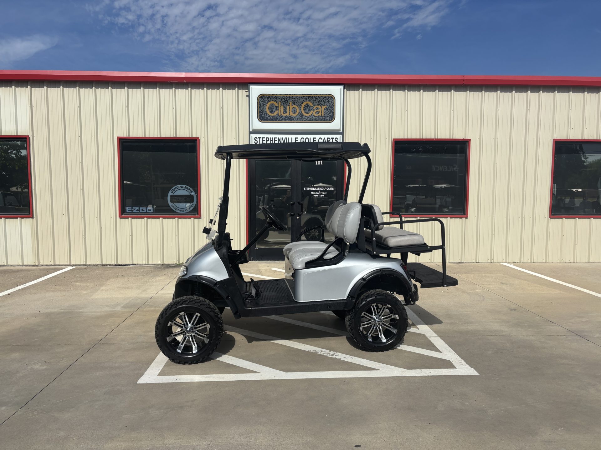 2022 E-Z-GO RXV