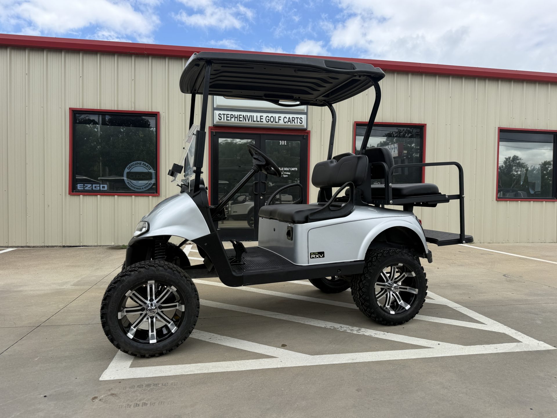 2021 EZGO RXV