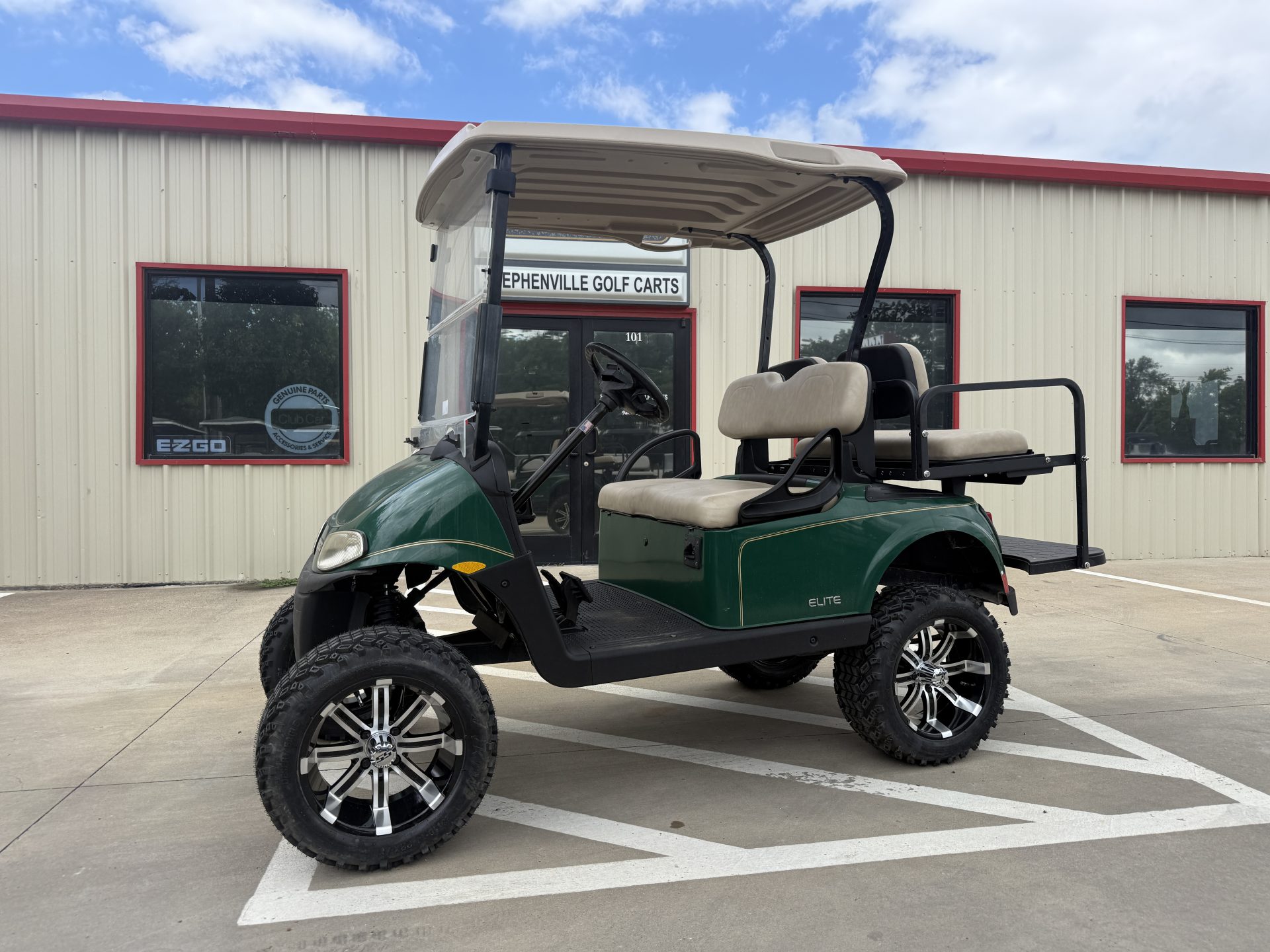 2021 EZGO RXV