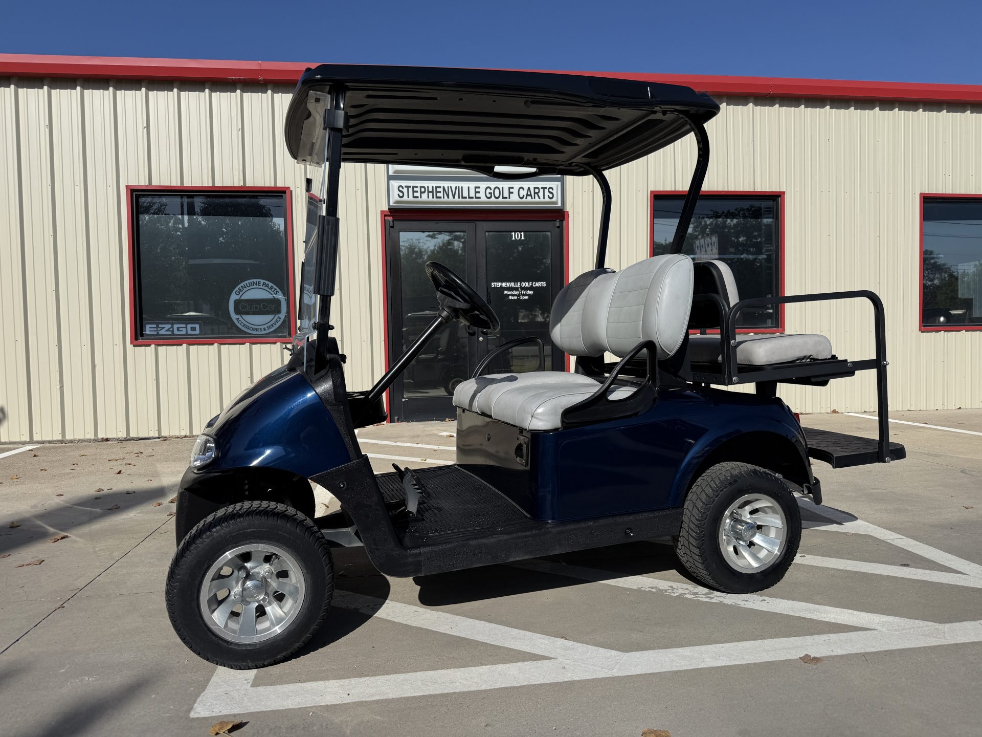 2022 EZGO RXV LITHIUM GOLF CART