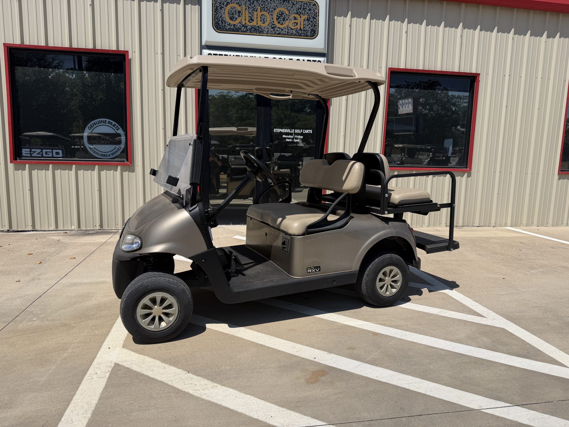 EZGO RXV LITHIUM GOLF CART