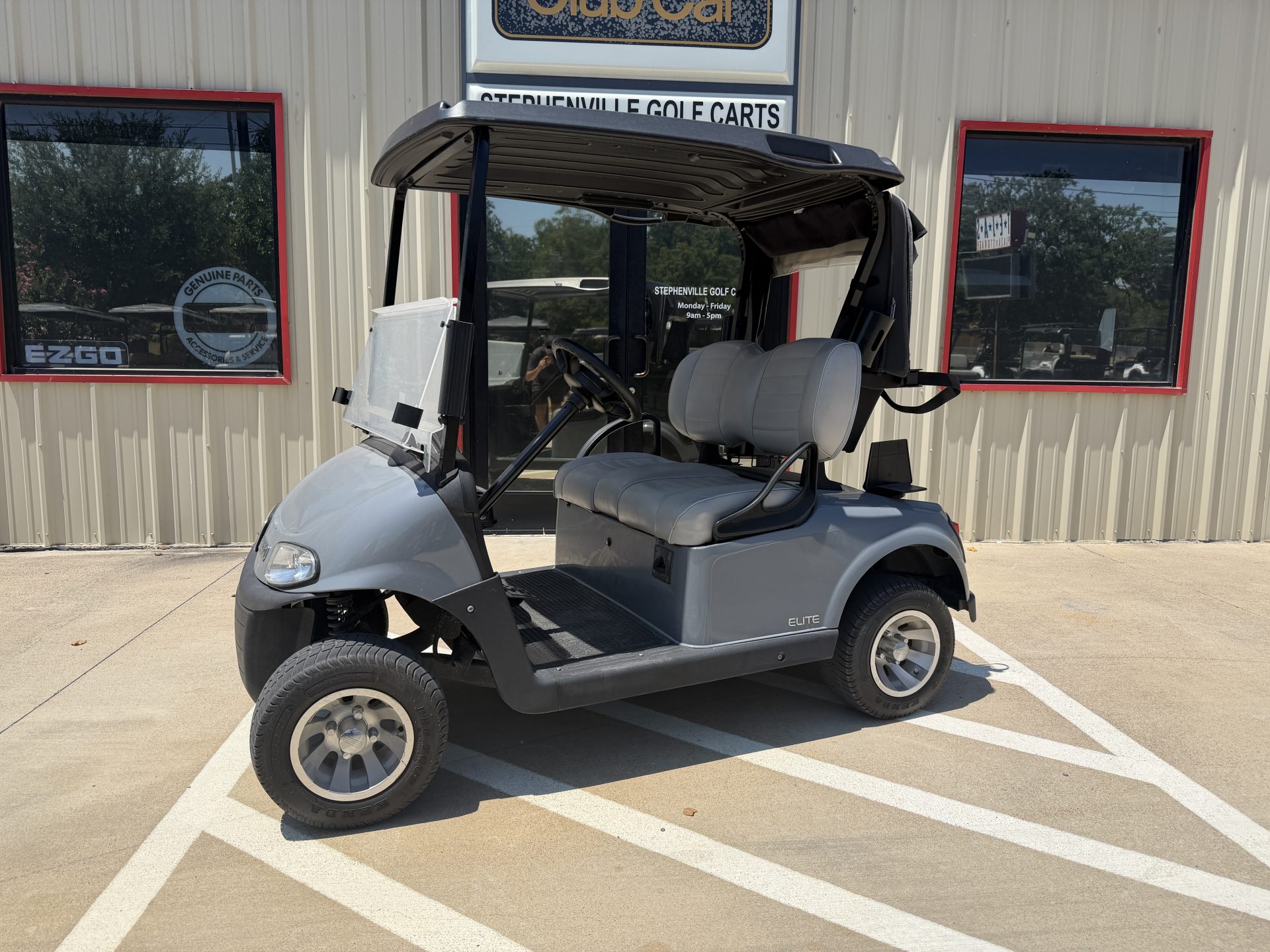 2023 E-Z-GO RXV