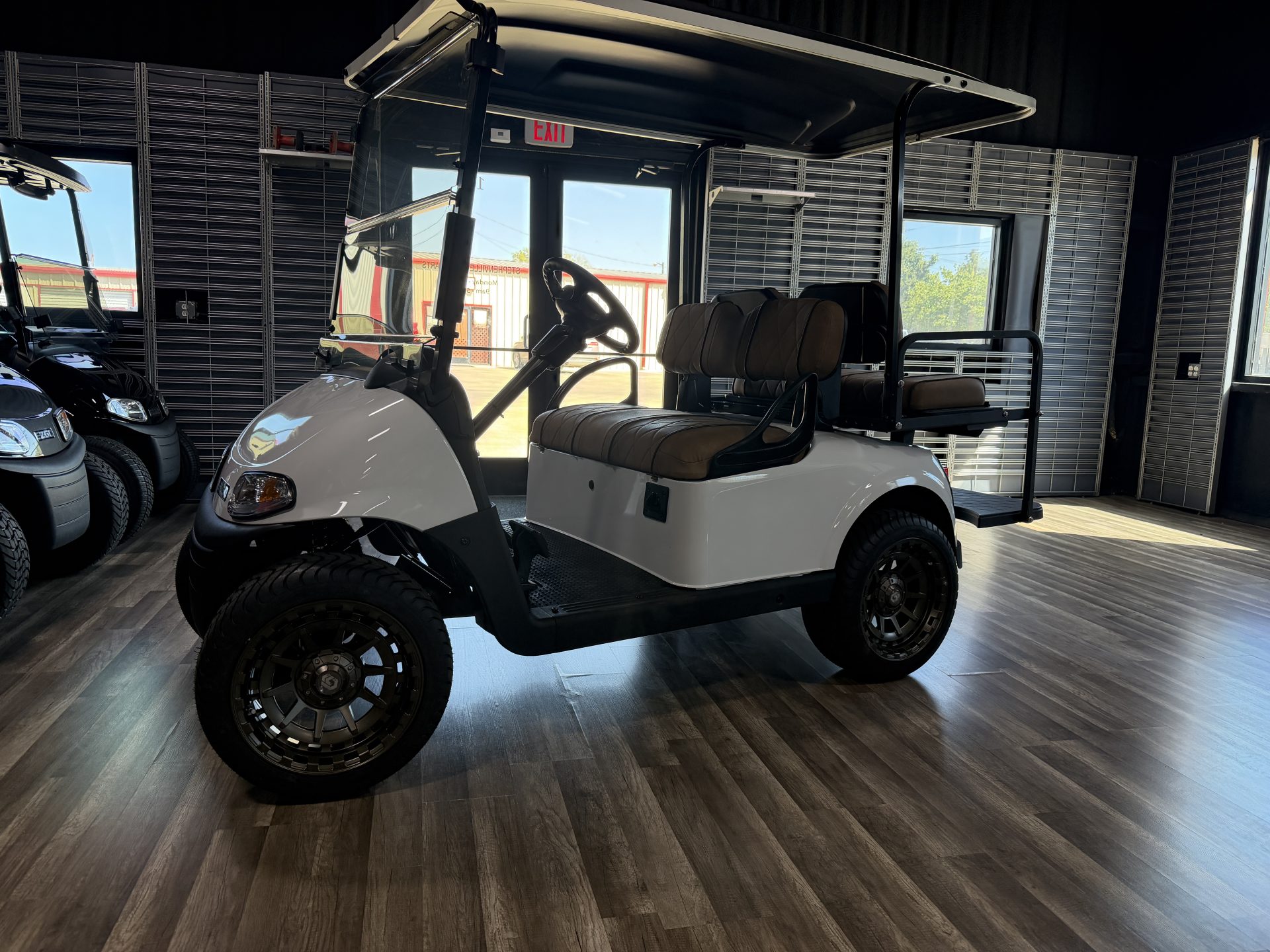 2022 EZGO RXV LITHIUM GOLF CART