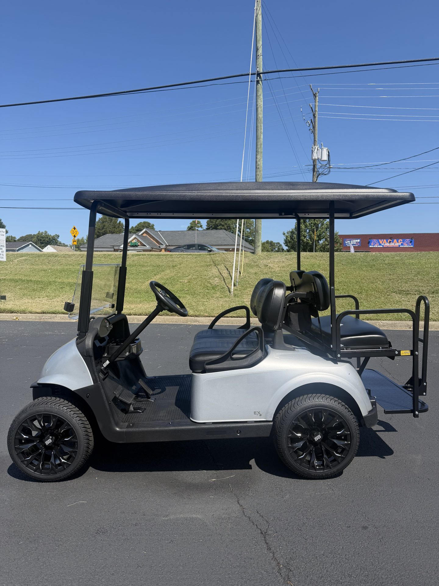 2022 EZGO RXV