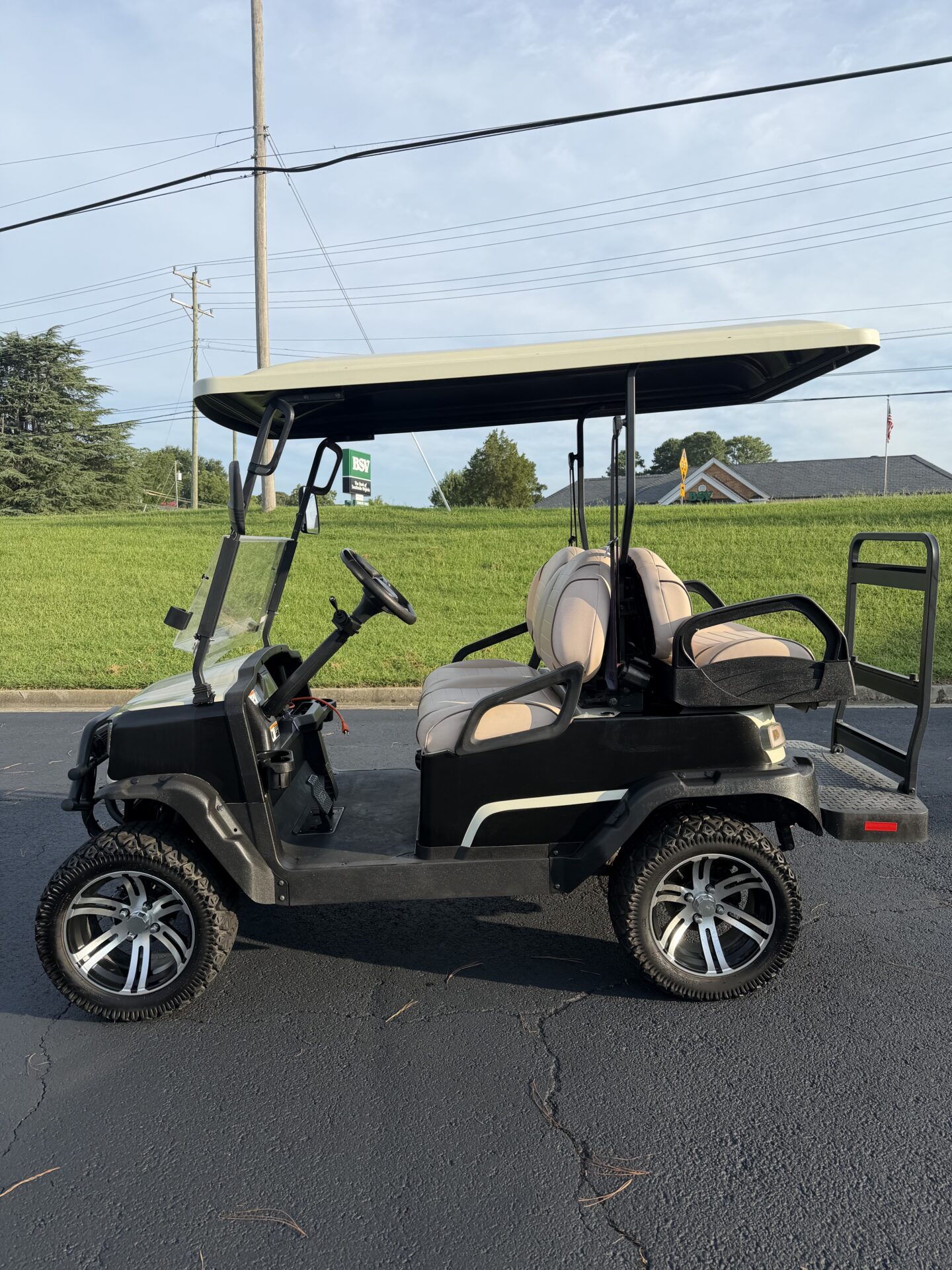 2024 Denago EV Nomad XL